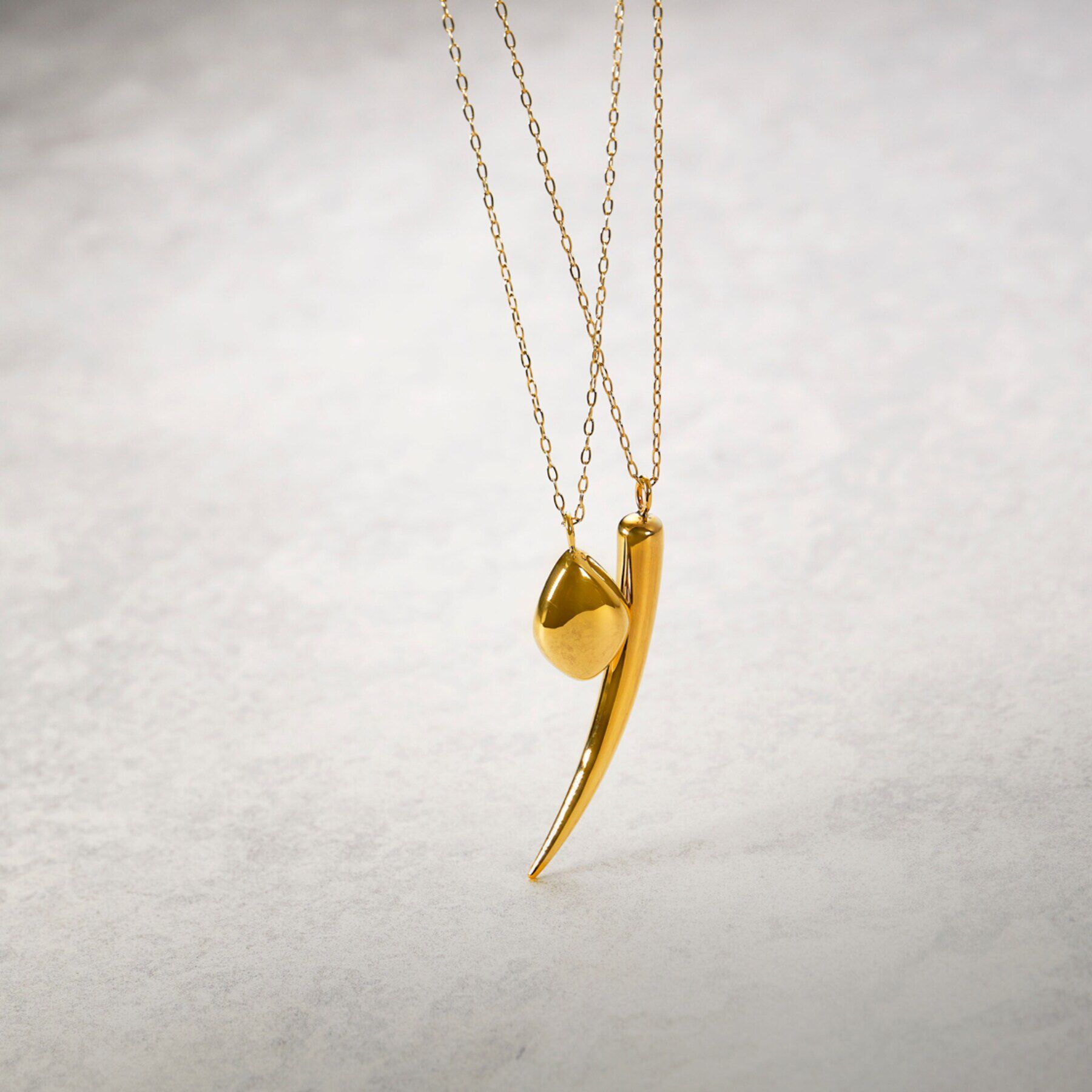 COCOSHNIK「K10中空ホーンモチーフ ネックレス」|ネックレス|