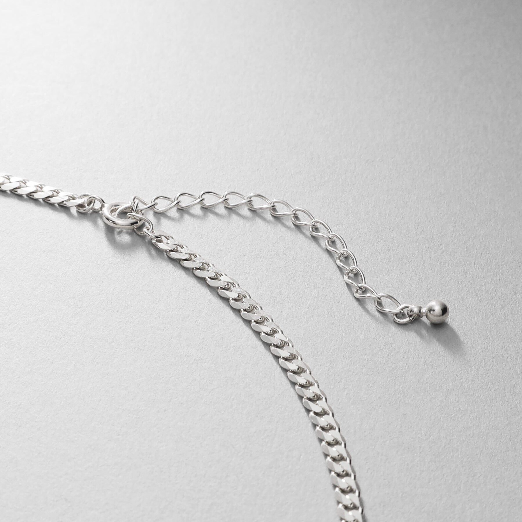 COCOSHNIK ONKITSCH「シルバー デザインチェーン ライトフラットカーブネックレス（38cm）」|ネックレス|