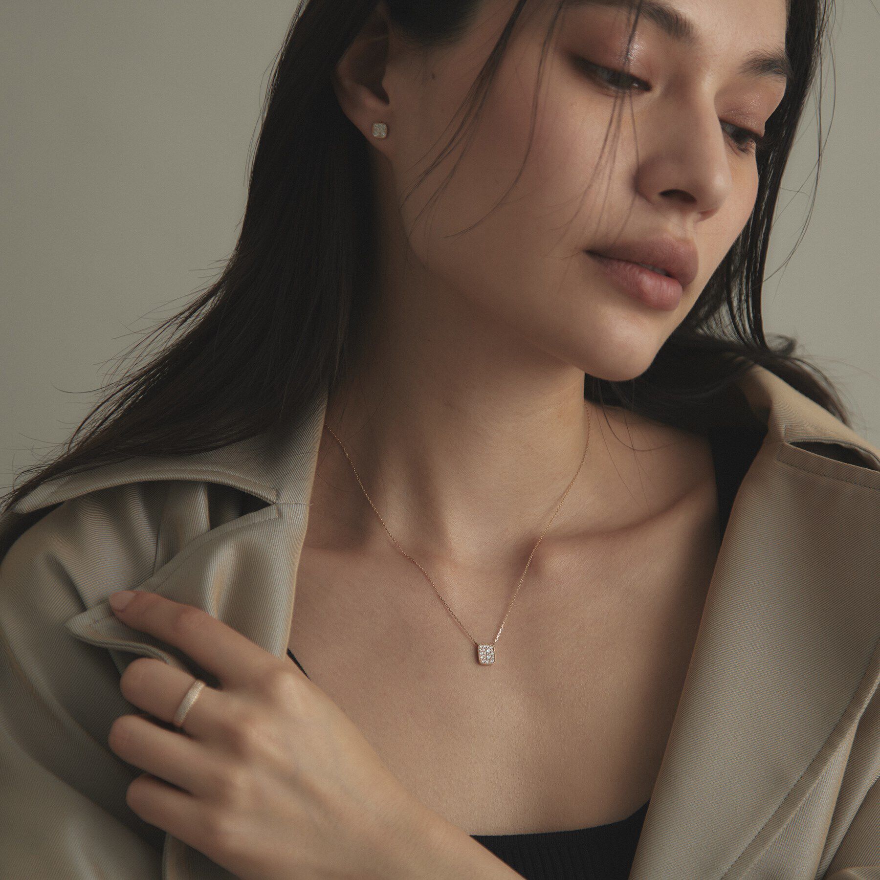 COCOSHNIK「K10【サステナブル】モアサナイトランダムパヴェスクエア ネックレス」|ネックレス|