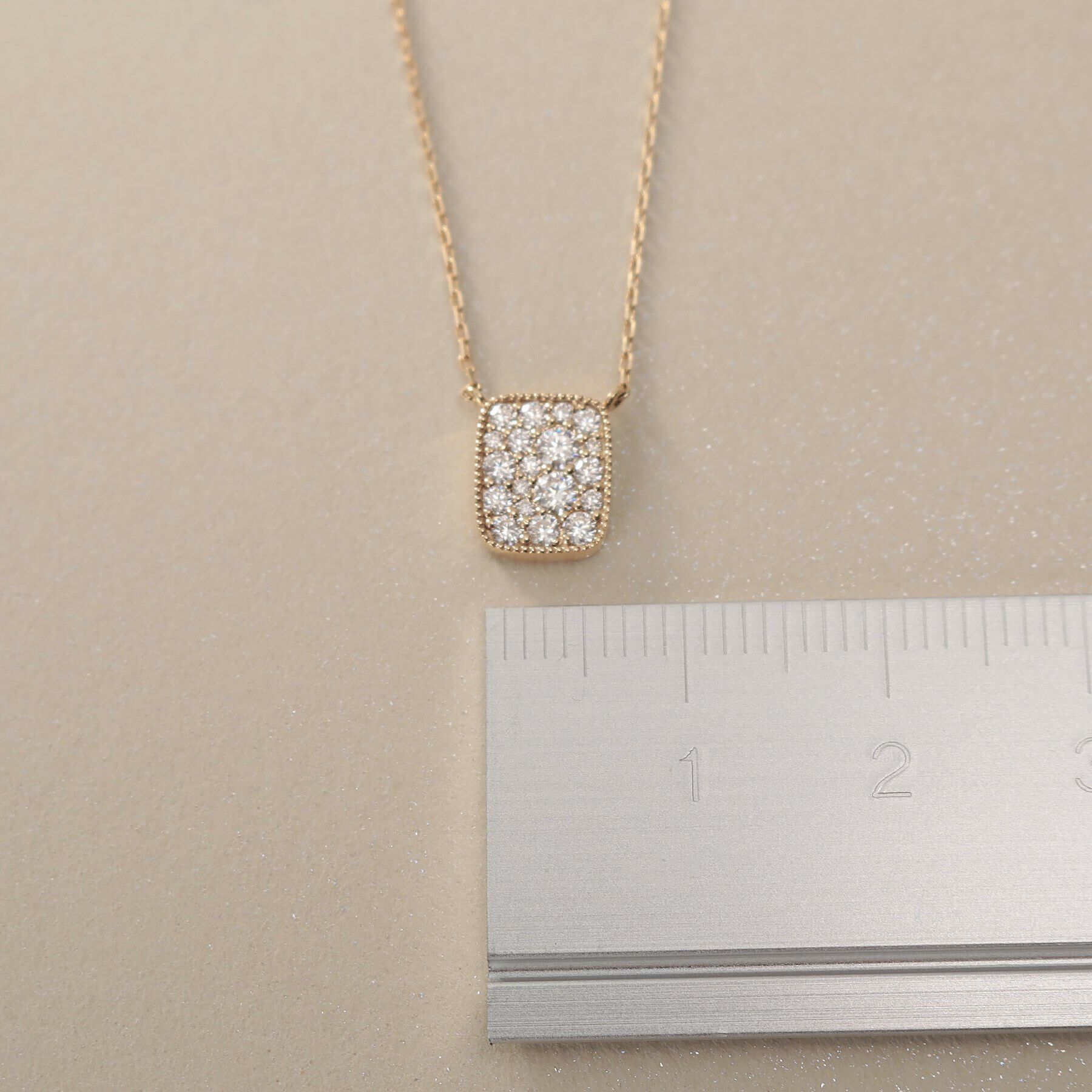 COCOSHNIK「K10【サステナブル】モアサナイトランダムパヴェスクエア ネックレス」|ネックレス|