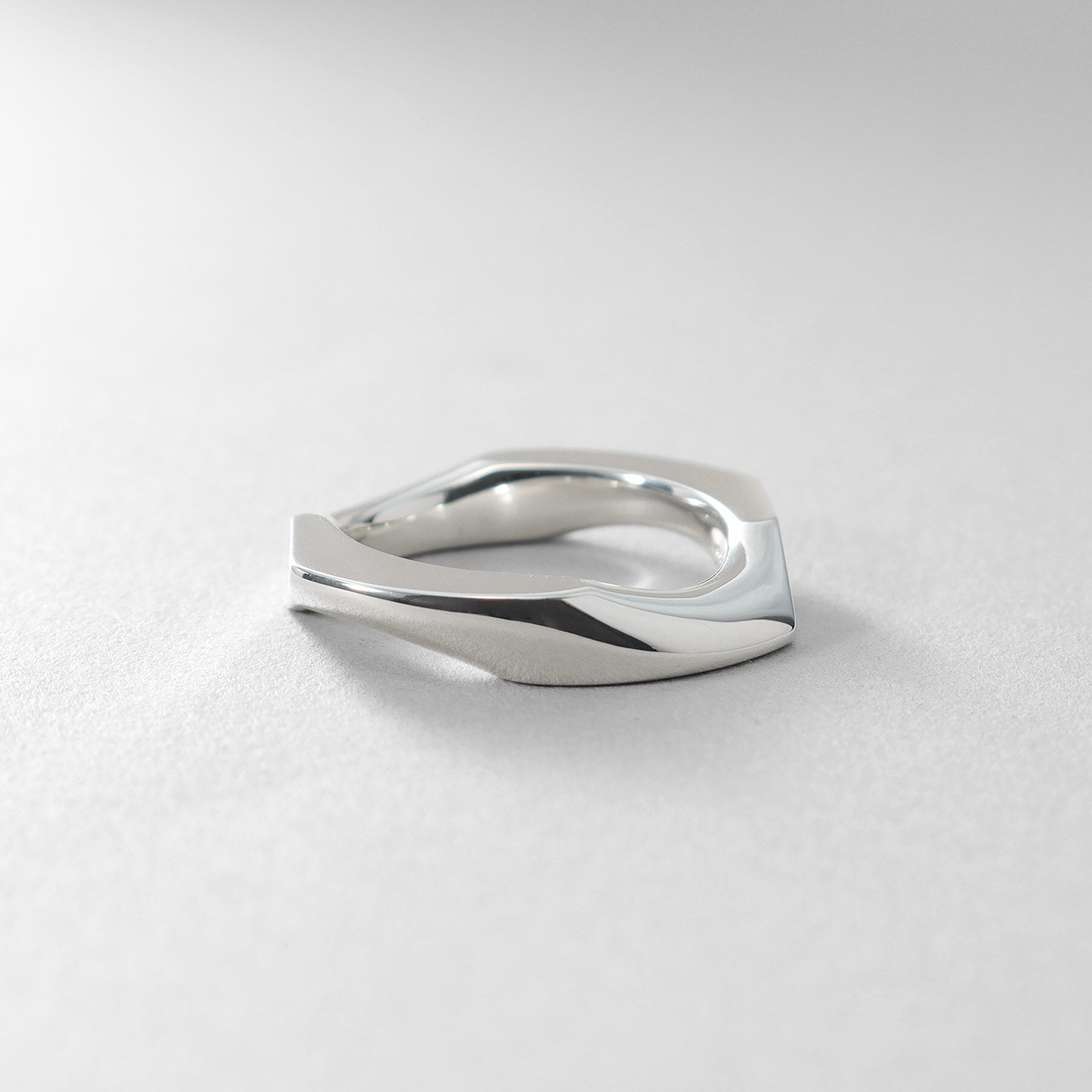 COCOSHNIK ONKITSCH「シルバー カーブチェーンモチーフリング」|リング|