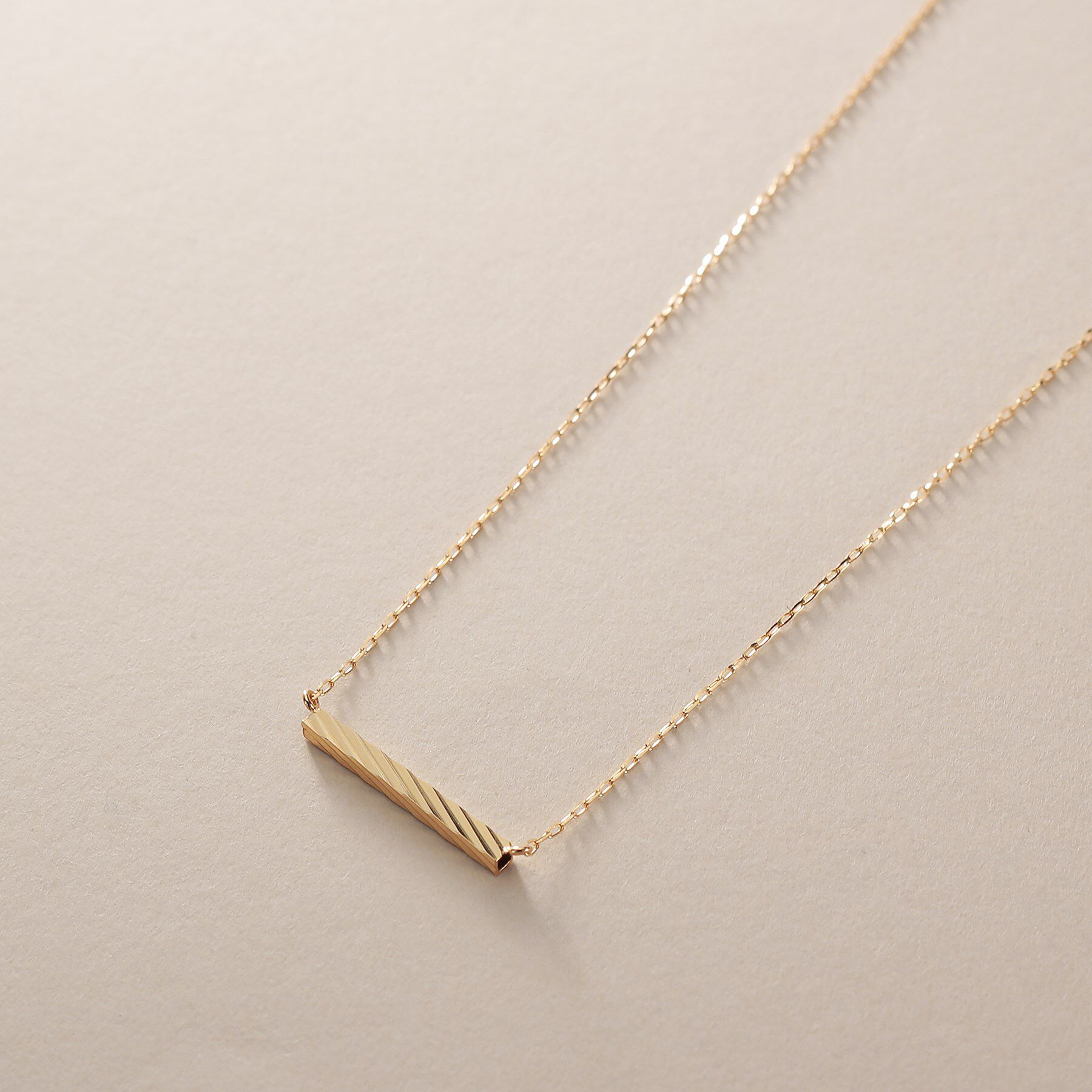 COCOSHNIK「K18カッティングバー ネックレス」|ネックレス|