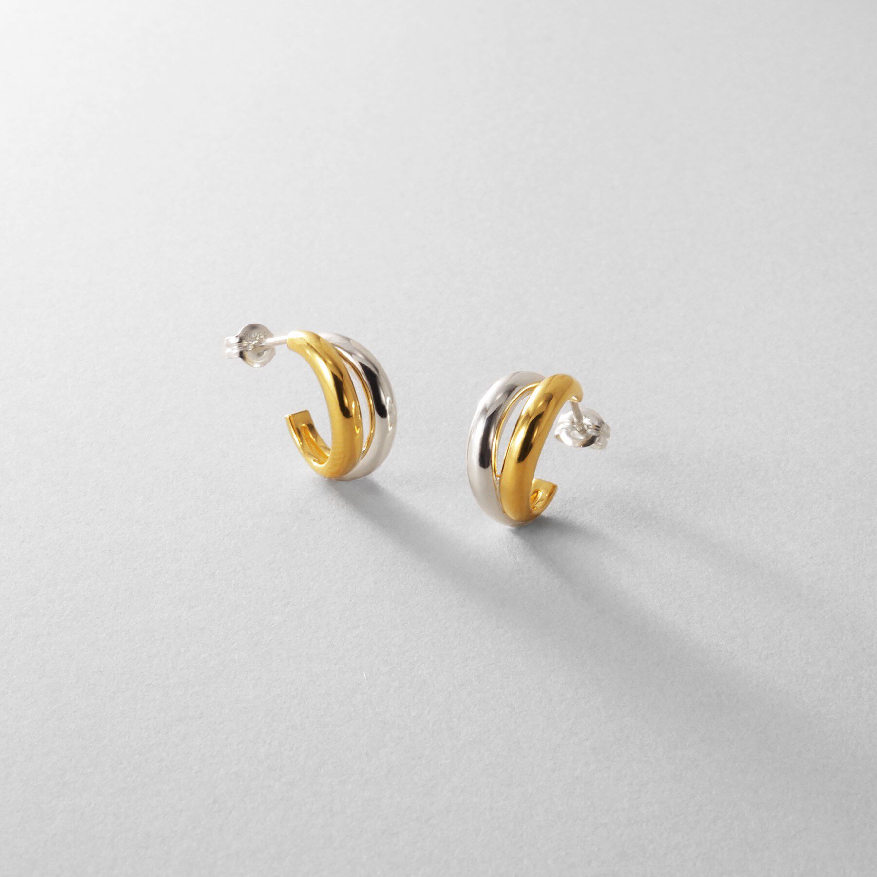 COCOSHNIK ONKITSCH「シルバー コンビカラー スモールフープ デュアルドームピアス」|ピアス|