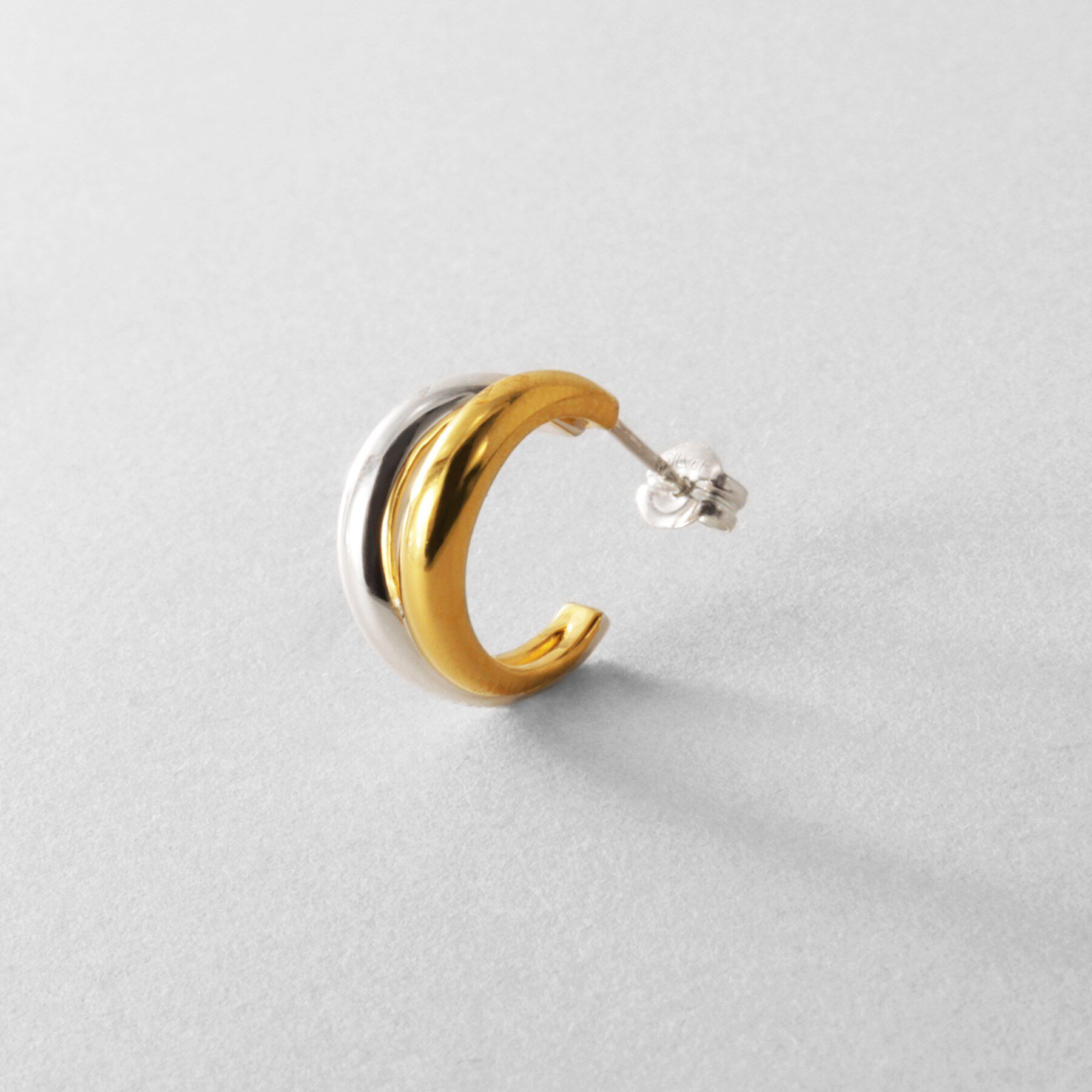 COCOSHNIK ONKITSCH「シルバー コンビカラー スモールフープ デュアルドームピアス」|ピアス|