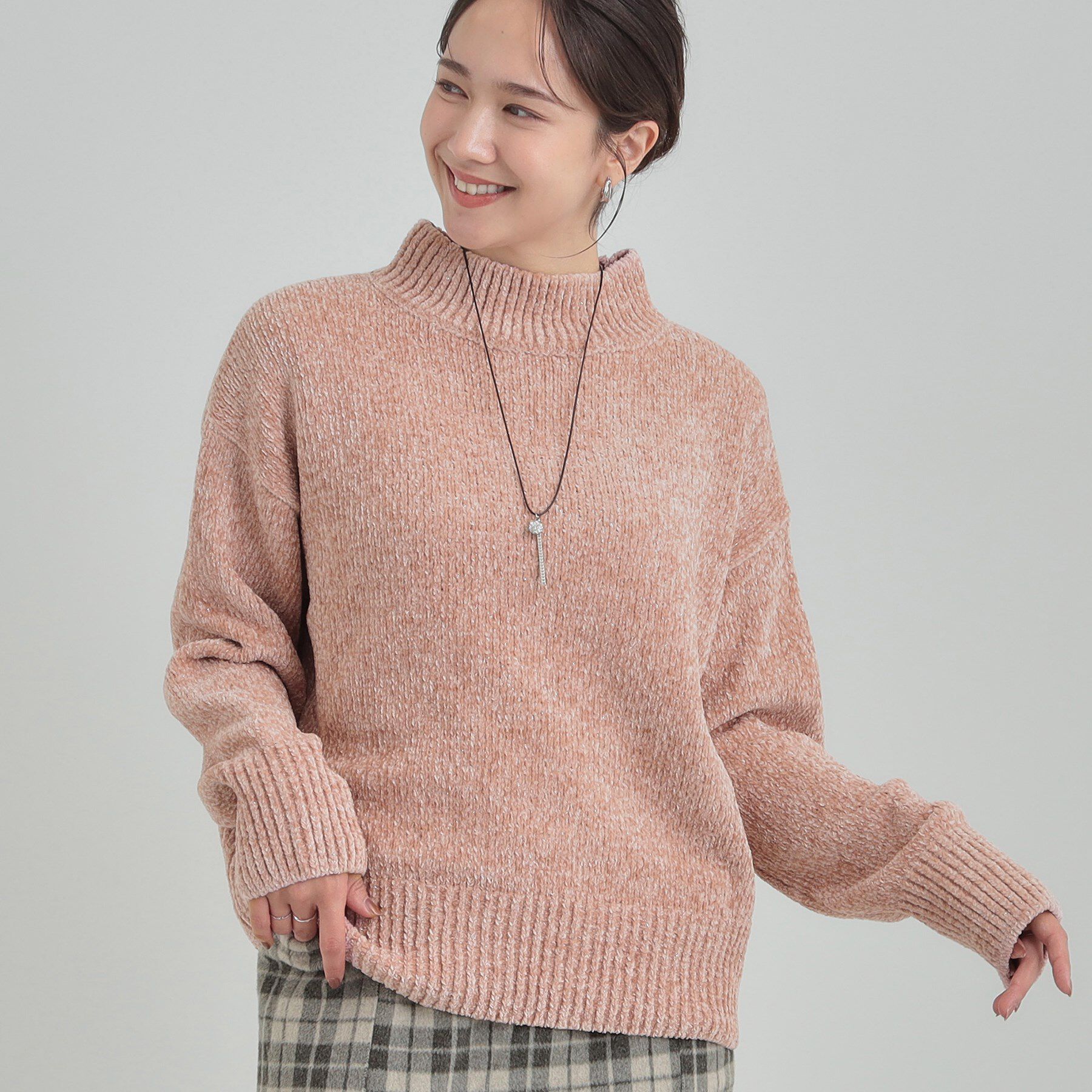 SHOO･LA･RUE「【S-LL】ほんのりラメで女性らしい ベロアモールモックネックニット」|ニット・セーター|ピンク(073)