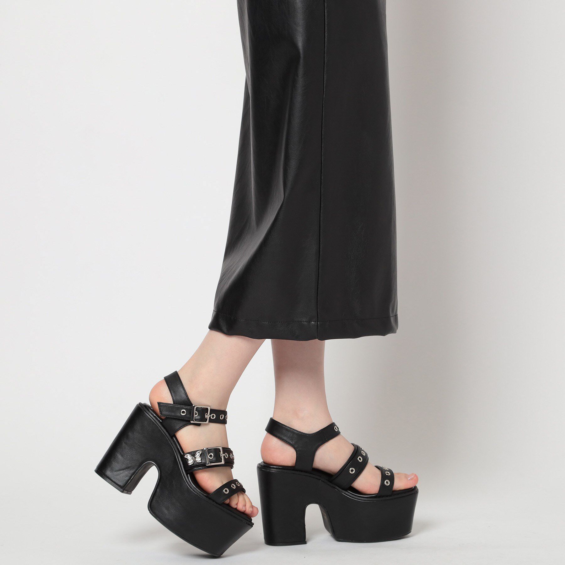 csT&P「厚底バタフライ付ベルトサンダル」|サンダル|