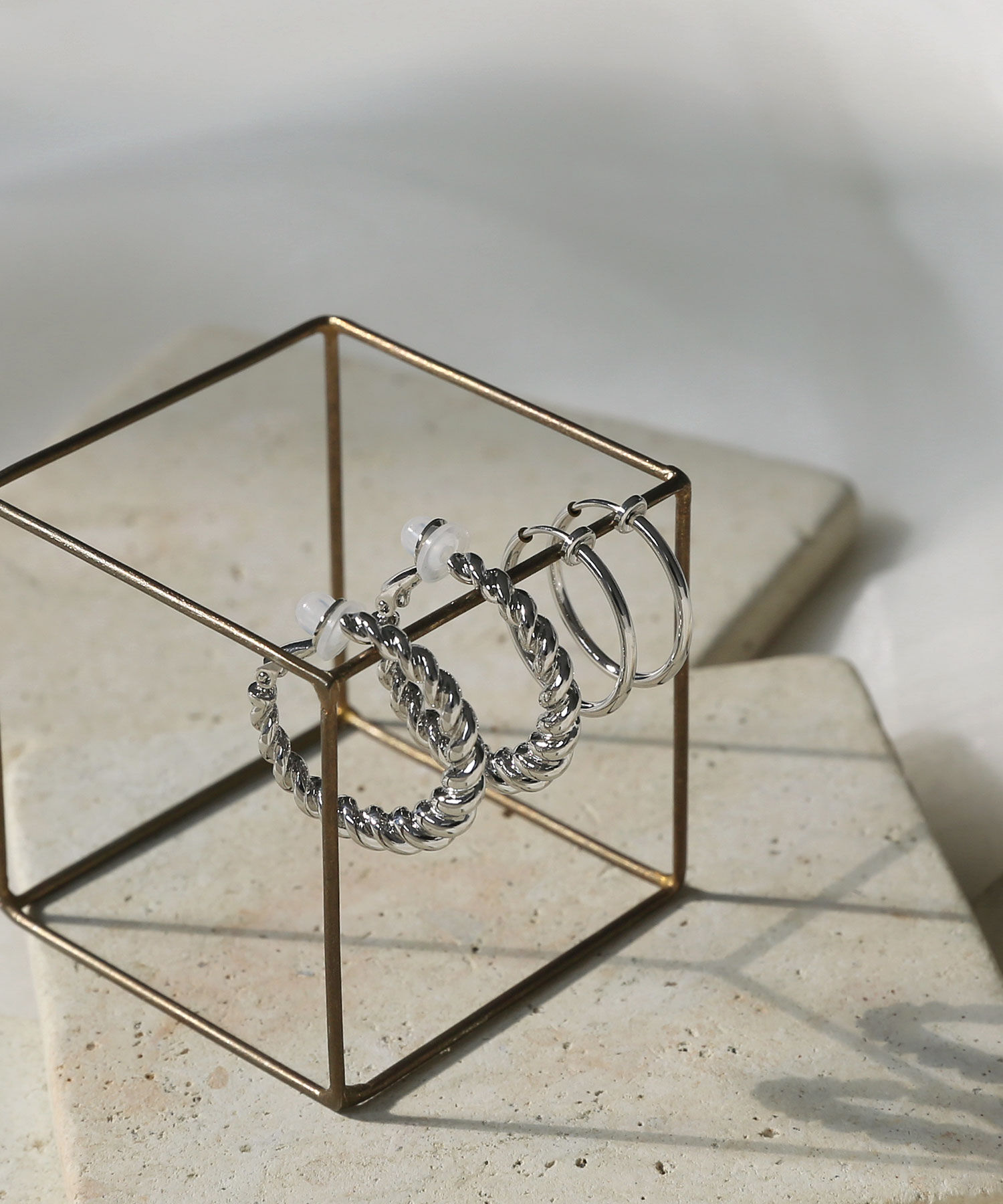 colleca la「大きめツイストフープセットイヤリング」|イヤリング|シルバー