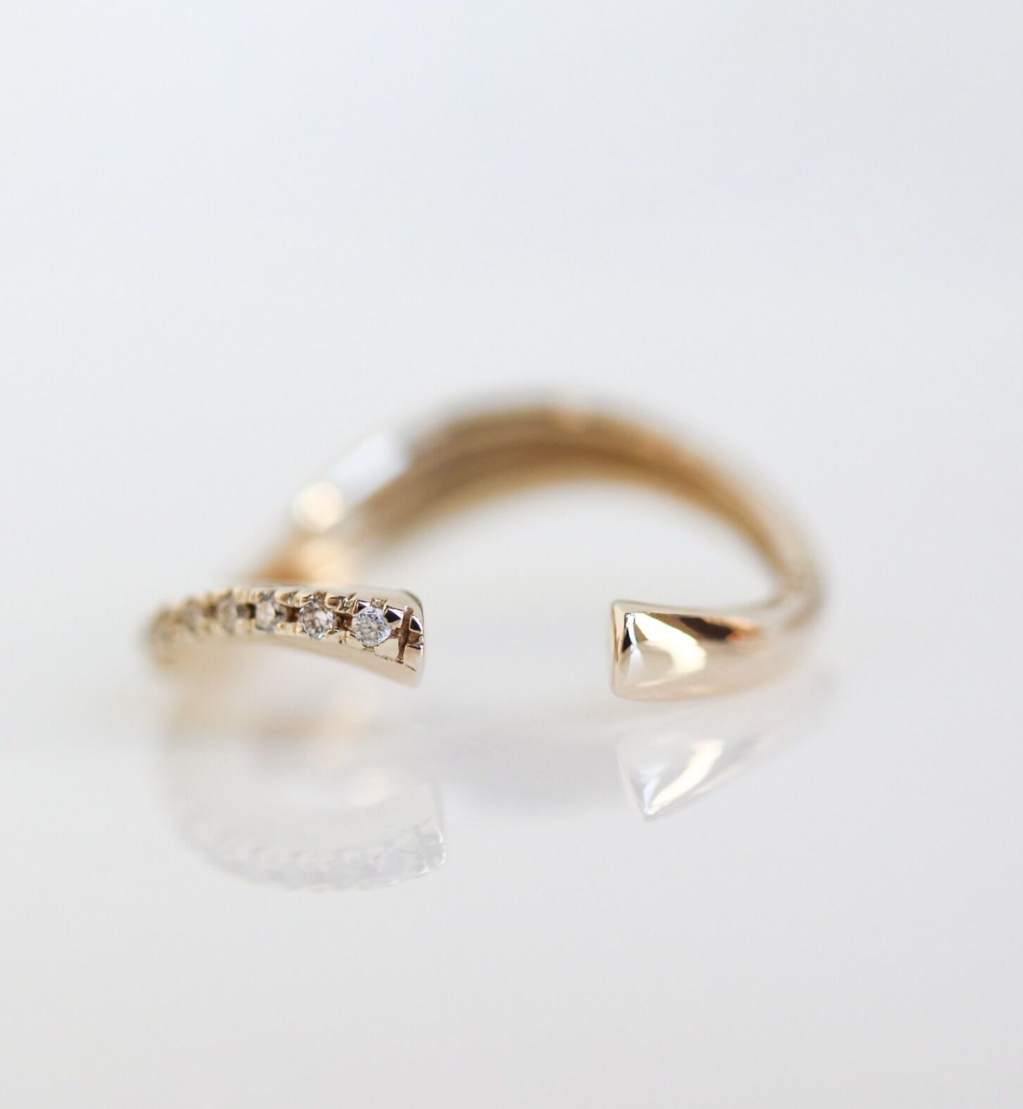  「ダイヤモンド カーブ シリウス イヤーカフ | K10YG 【片耳用】」|イヤーカフ|