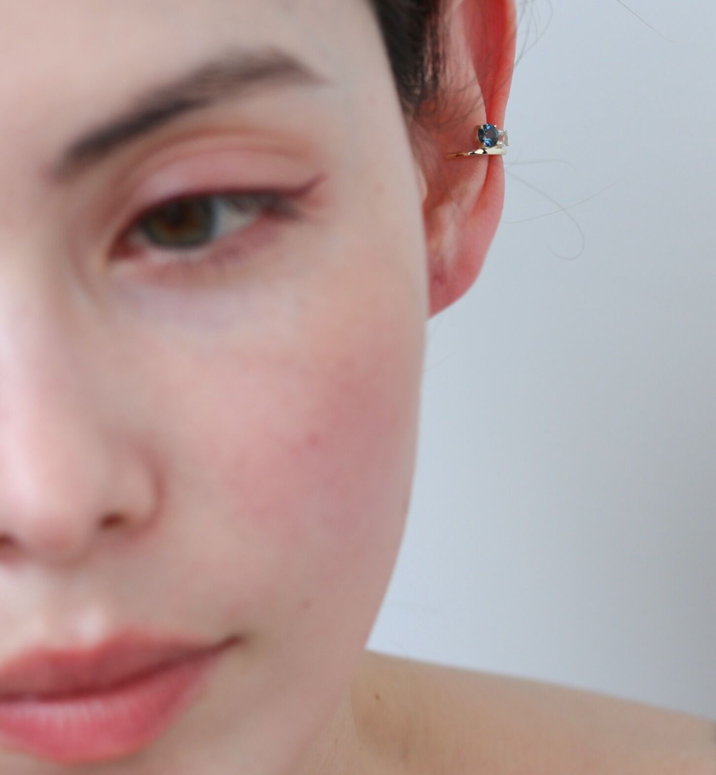  「カラーストーン シリウス イヤーカフ | K10YG 【片耳用】〈ブルー〉」|イヤーカフ|