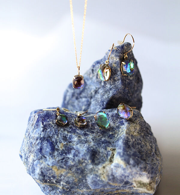  「クリスタル / 黒蝶貝 ピアス | K10YG」|ピアス|