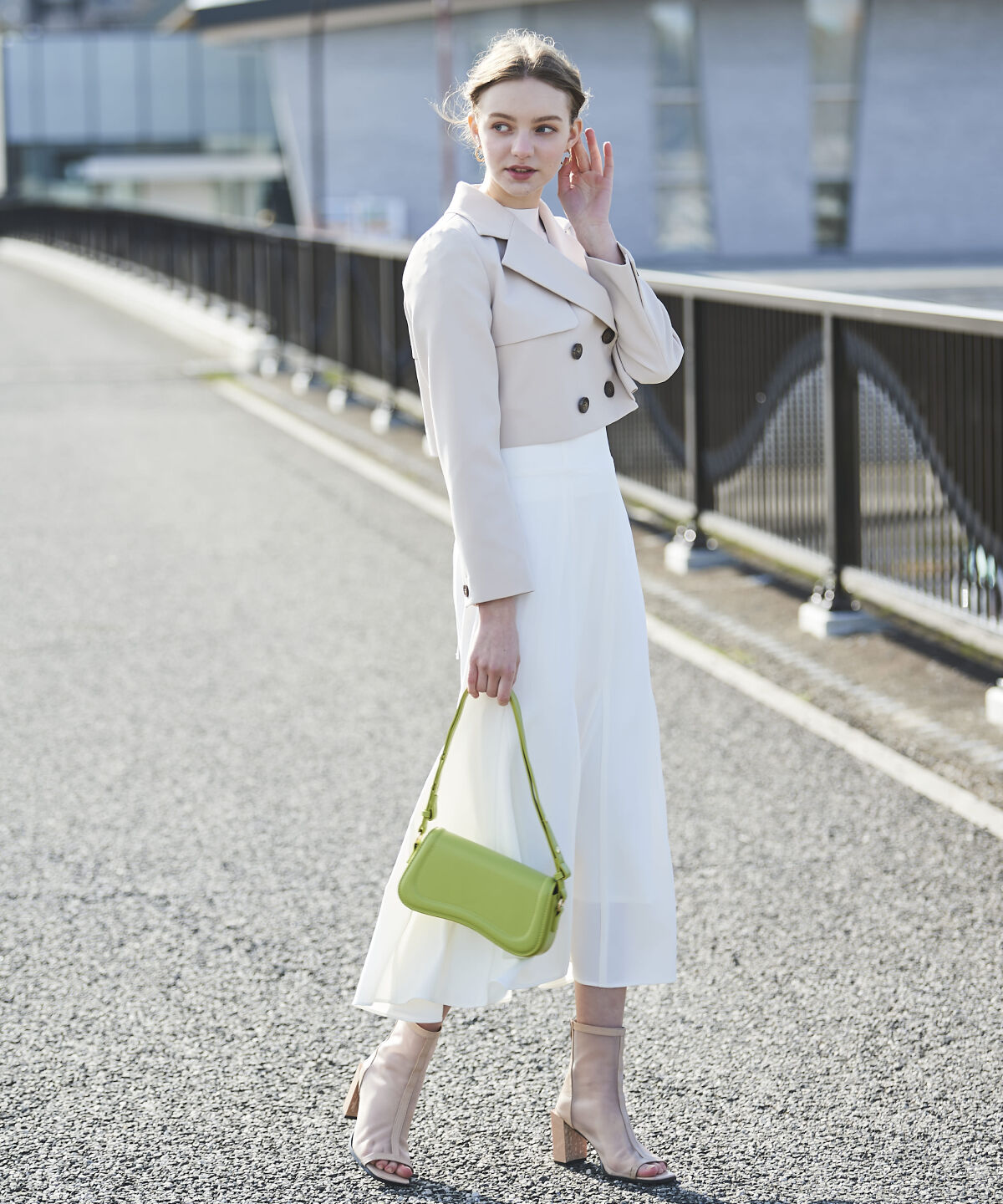 アンドクチュール「ダブルクロスショートトレンチ」|トレンチコート|