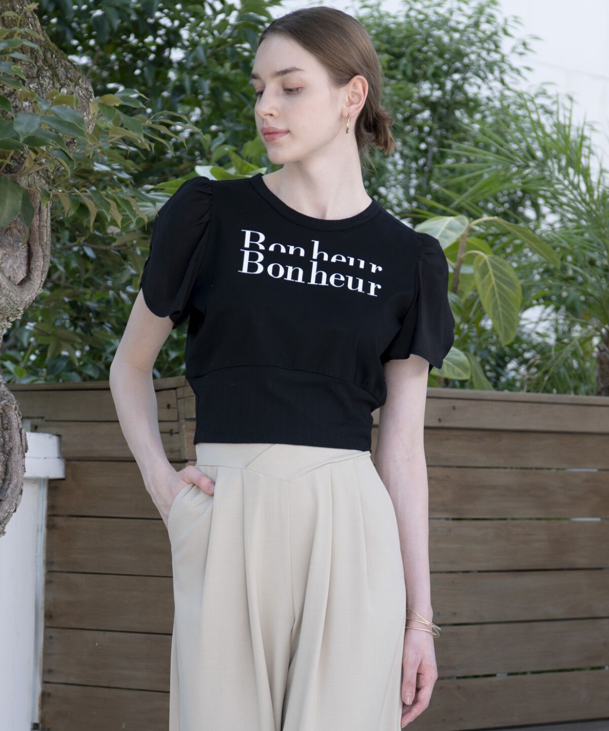 アンドクチュール「クロップドロゴTシャツ」|Tシャツ・カットソー|ブラック