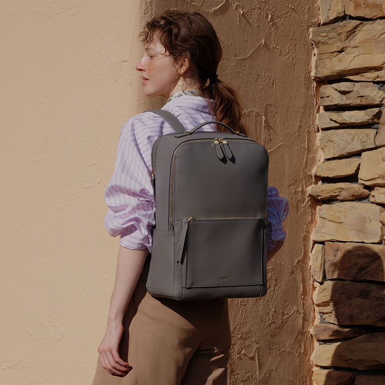 Jewelna Rose「Jewelna Rose ウェールズ リュック B4サイズ 15.6インチ収納 本革 11975」|リュック|