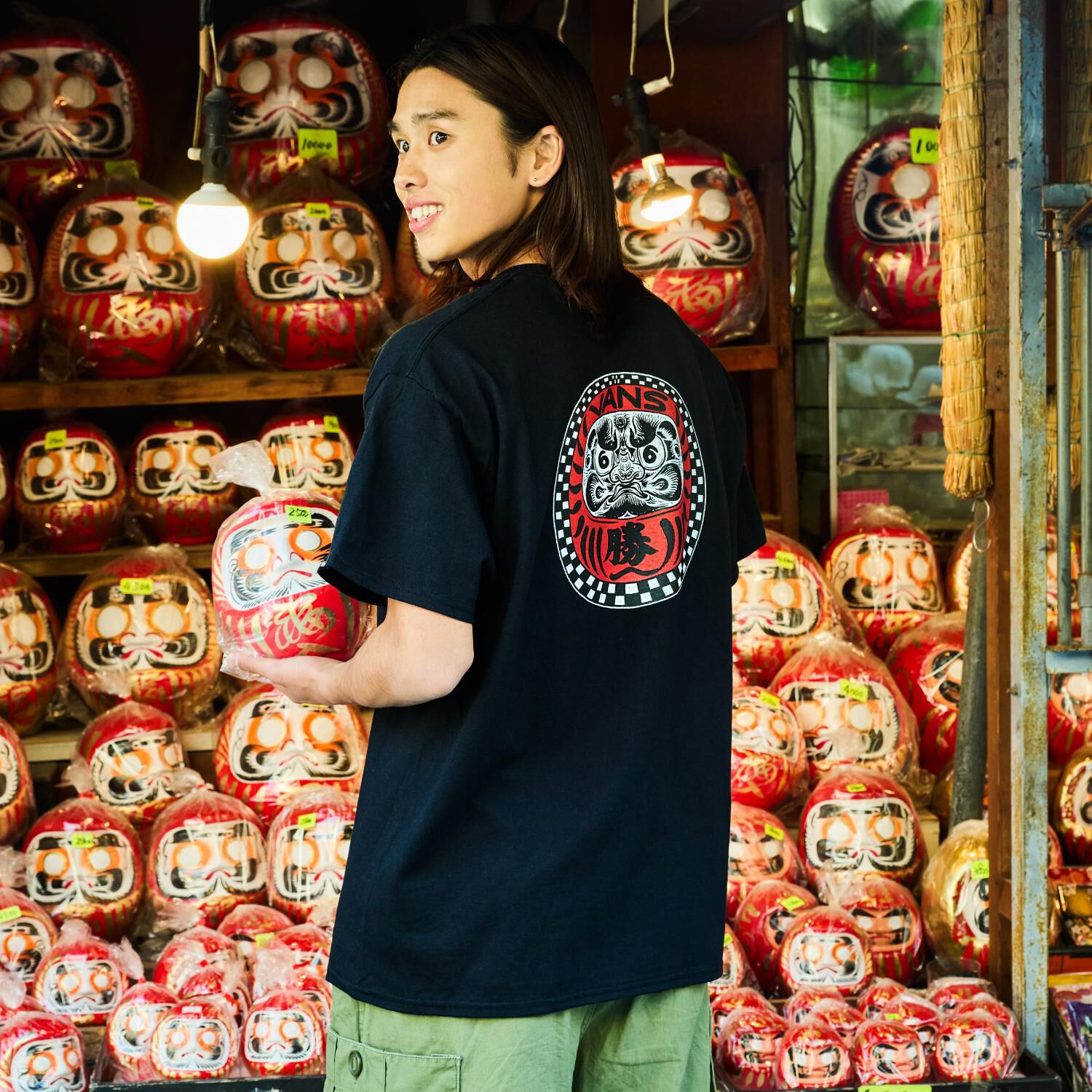 VANS「【VANSｱﾊﾟﾚﾙ】DARUMA 2.0 SS TEE」|Tシャツ・カットソー|