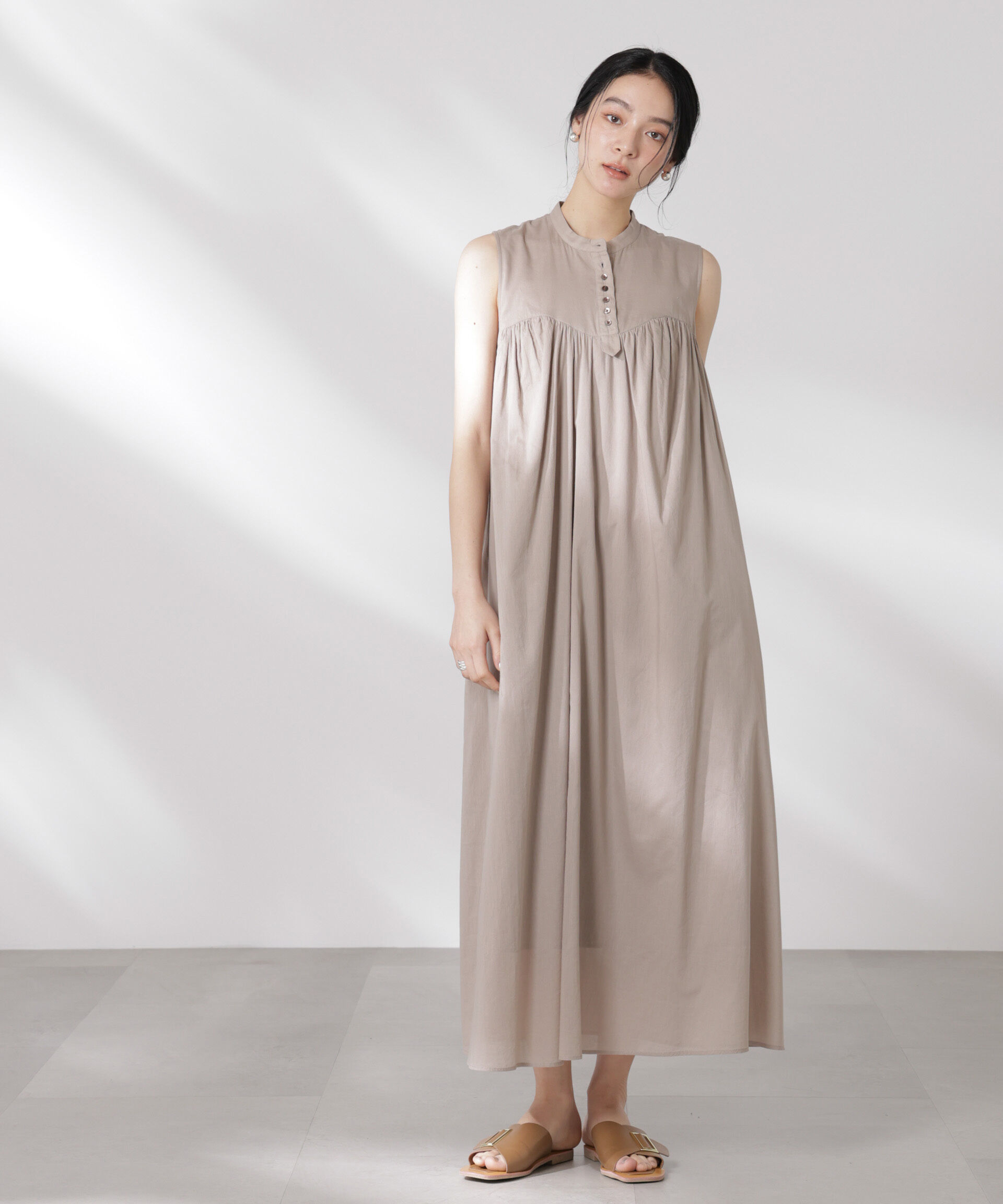 nano･universe「made in india コットンノースリーブワンピース」|ワンピース|グレージュ3