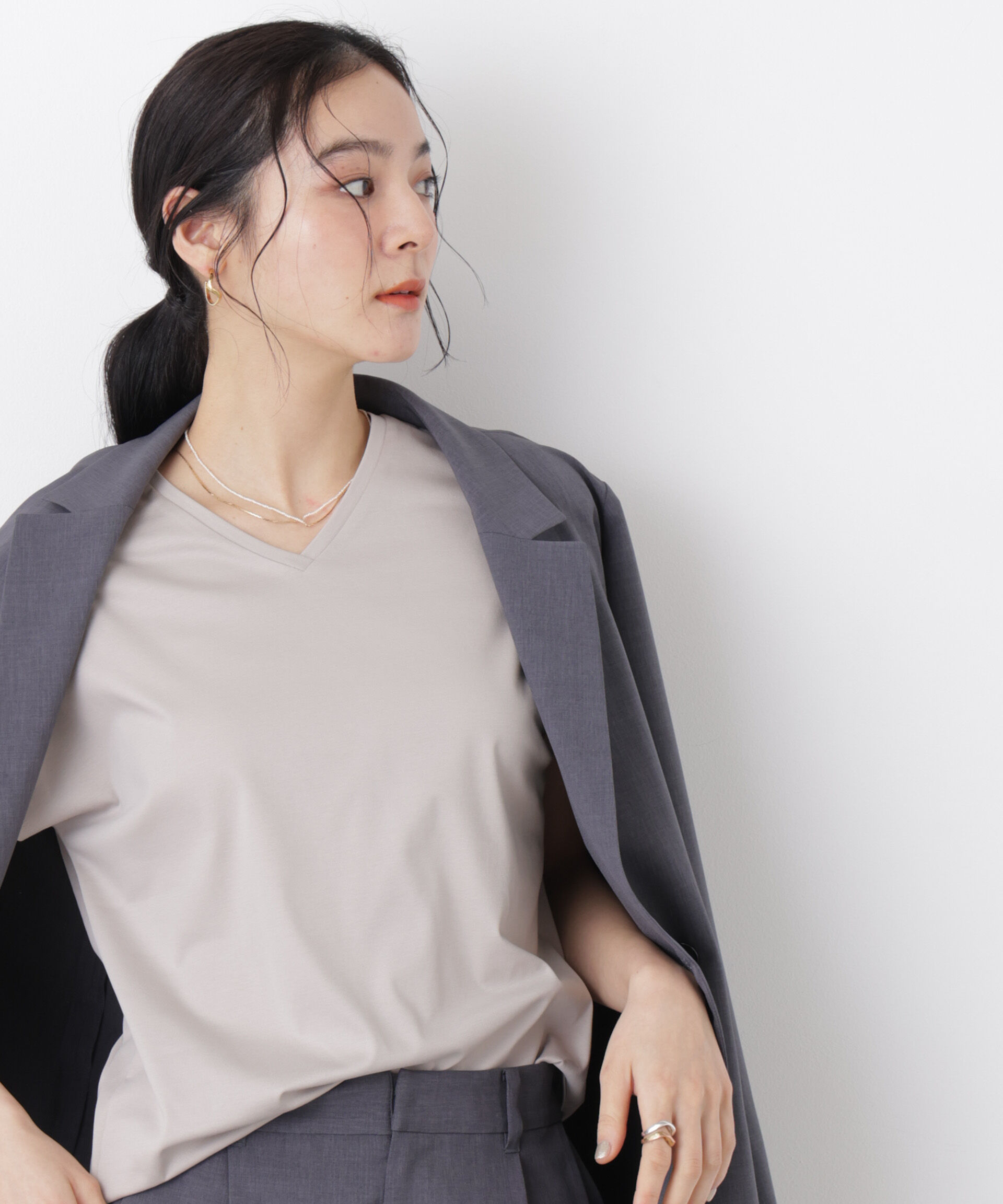 nano･universe「DressT/シルケットスムースVネックソフトドルマンTシャツ」|Tシャツ・カットソー|グレージュ3