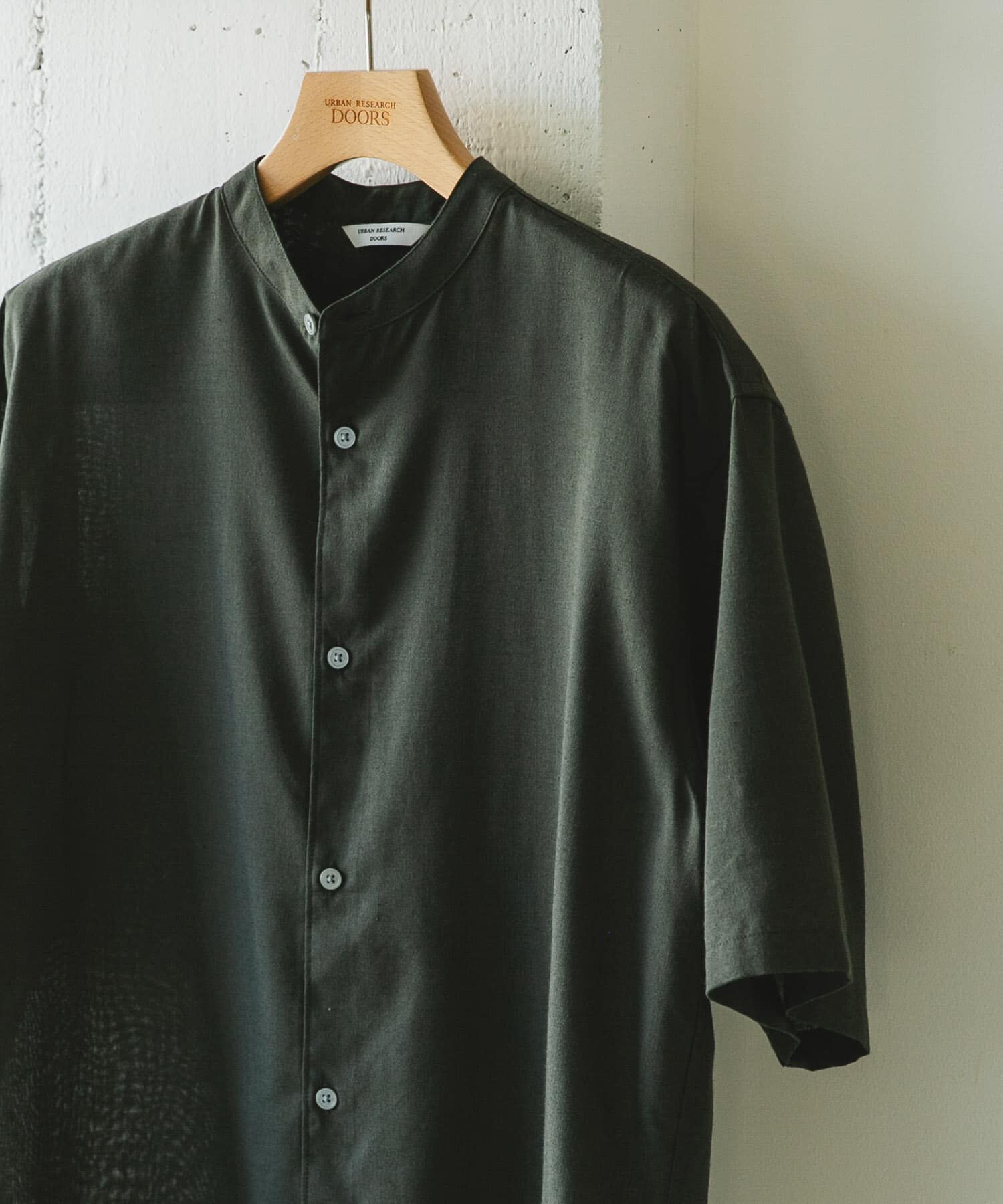 URBAN RESEARCH DOORS「『XLサイズ/WEB限定』『UR TECH 高機能リネン』バンドカラーシャツ」|シャツ・ブラウス|グリーン