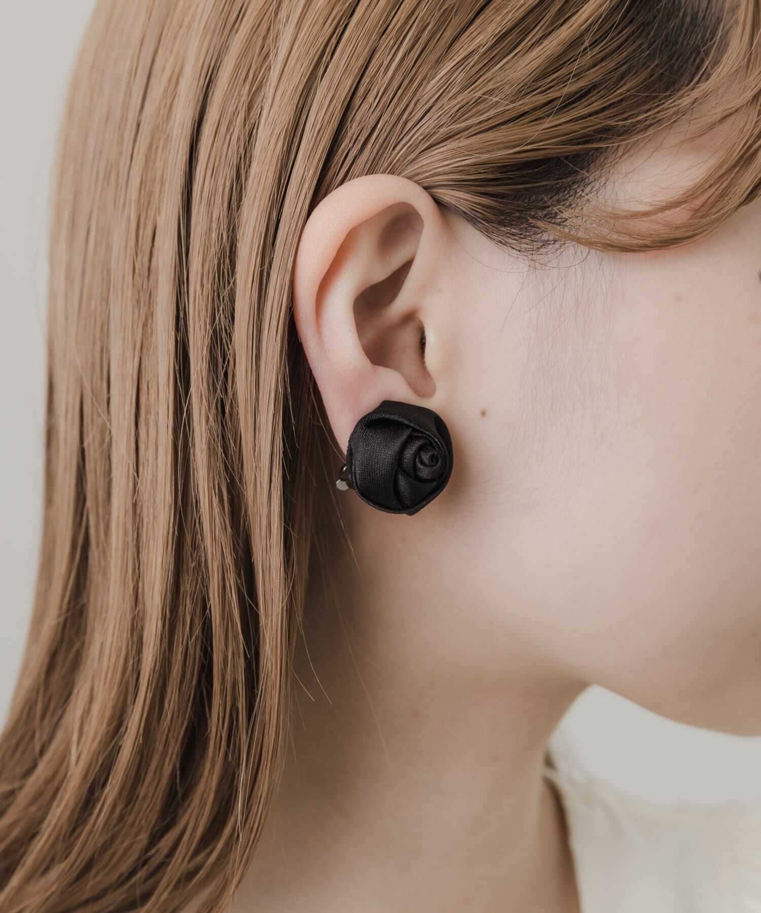 SMELLY「サテンローズイヤリング」|イヤリング|