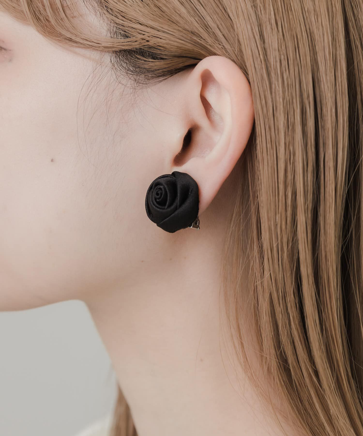 SMELLY「サテンローズイヤリング」|イヤリング|