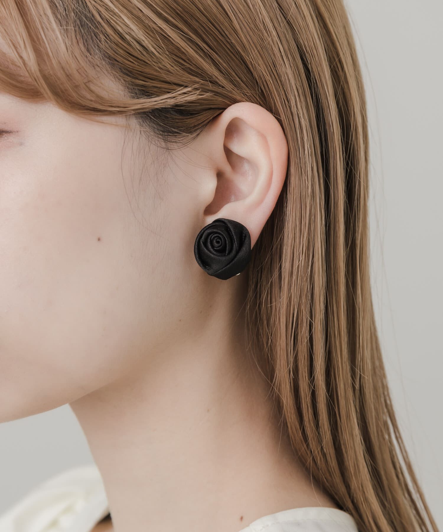 SMELLY「サテンローズイヤリング」|イヤリング|