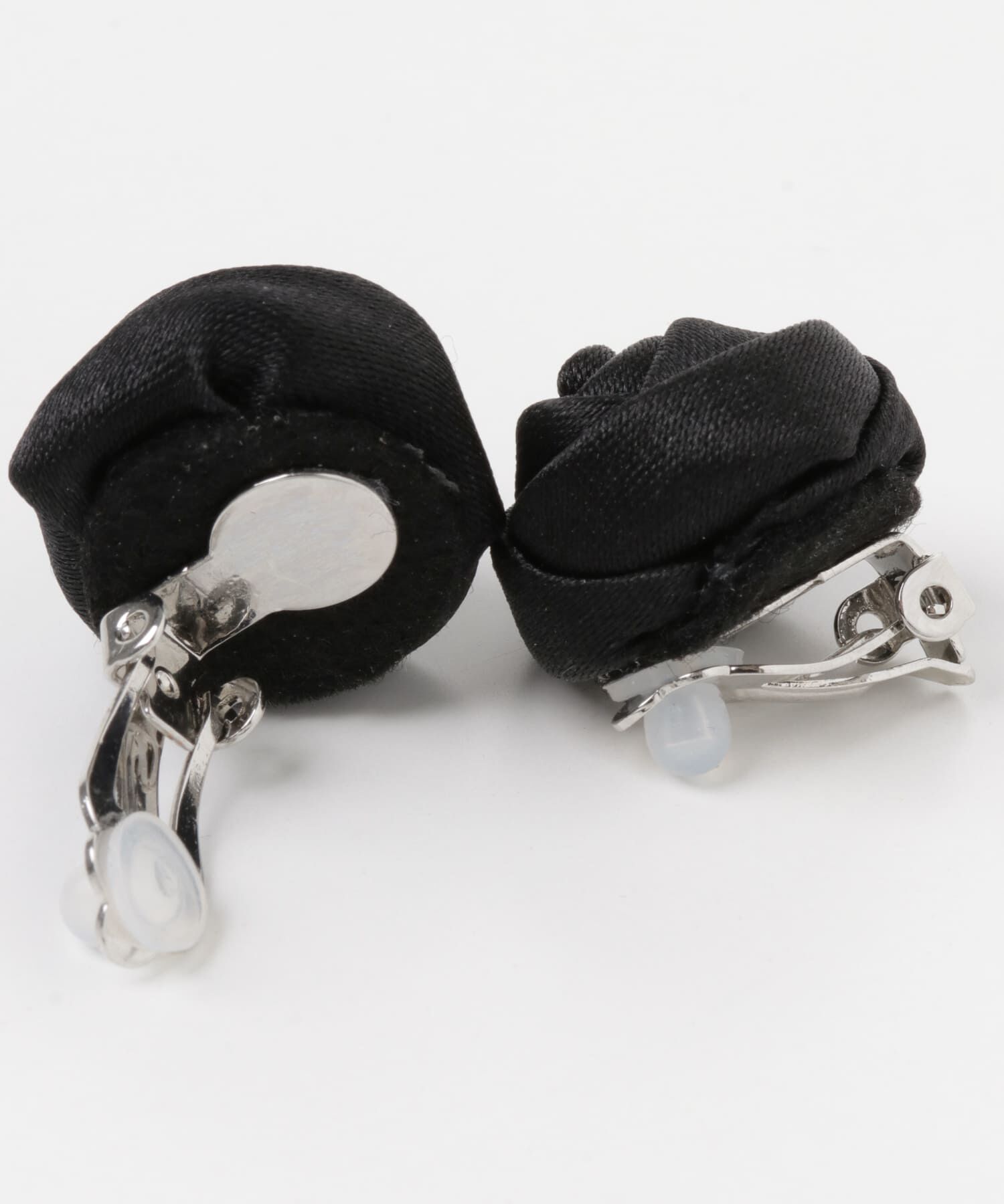 SMELLY「サテンローズイヤリング」|イヤリング|