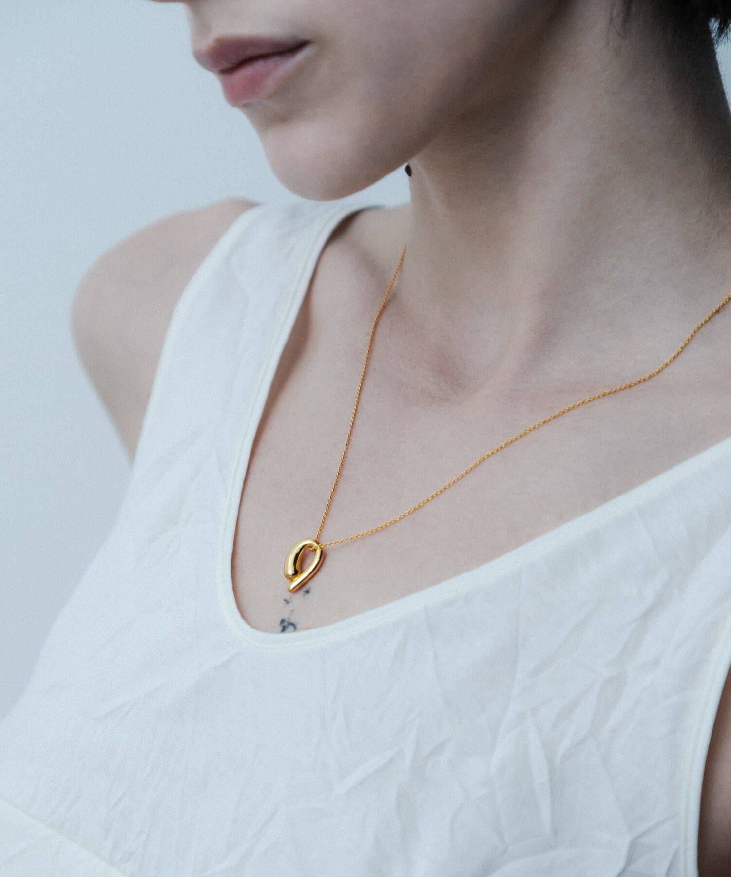 SMELLY「SMELLY so&rsquo;　asymmetric solid necklace」|ネックレス|ゴールド