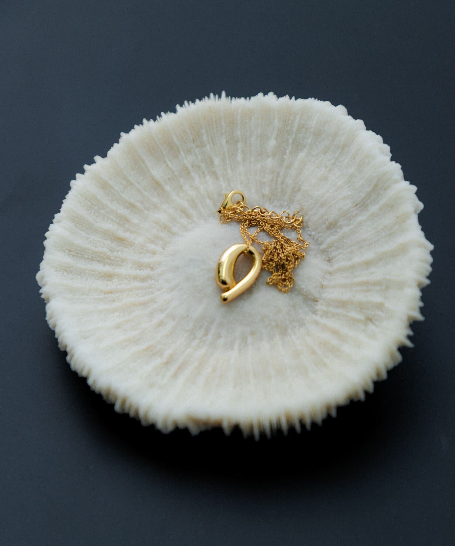 SMELLY「SMELLY so&rsquo;　asymmetric solid necklace」|ネックレス|