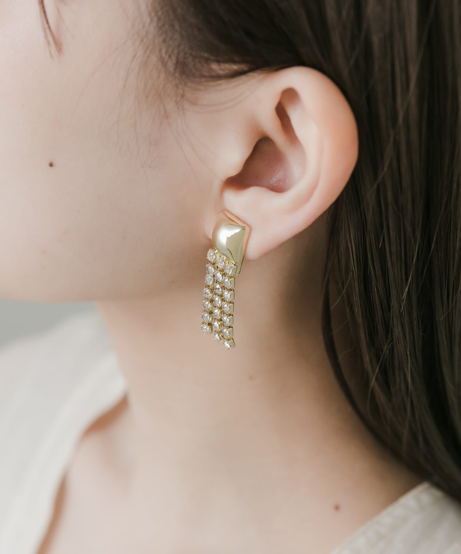 SMELLY「メタルスクエアビジューチェーンイヤリング」|イヤリング|