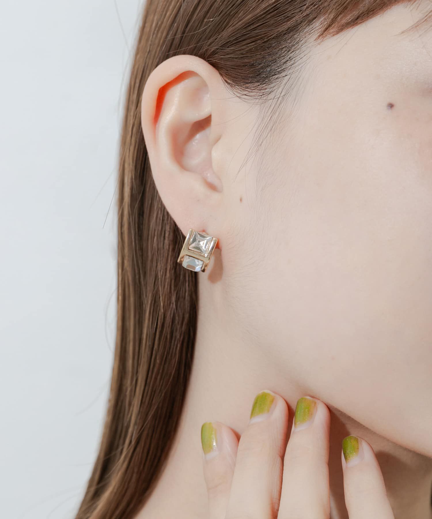SMELLY「レクタングルカーブビジューピアス」|ピアス|ゴールド系その他