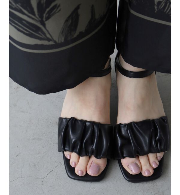  「《WEB限定アイテム》ギャザーストラップサンダル」|サンダル|