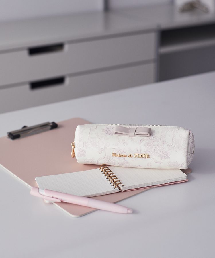 Maison de FLEUR「フラワーガーデン柄合皮ロングポーチ」|ポーチ|ピンク