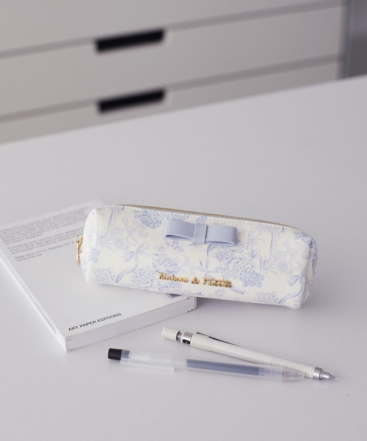 Maison de FLEUR「フラワーガーデン柄合皮ロングポーチ」|ポーチ|サックスブルー