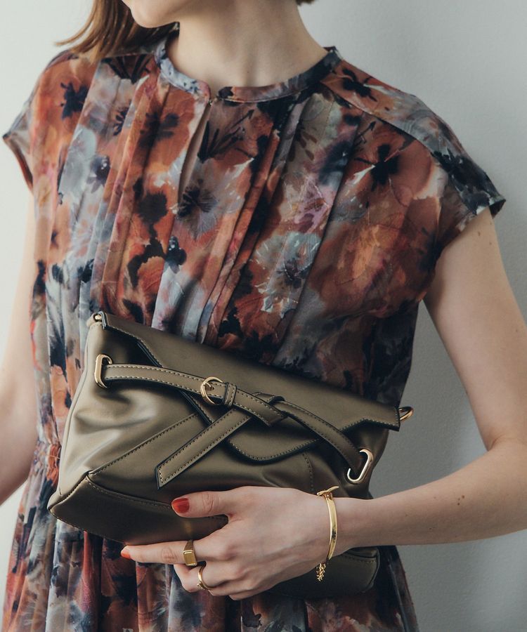 YECCA VECCA「ベルトデザインチェーンバッグ」|ショルダー・メッセンジャー|Bronze