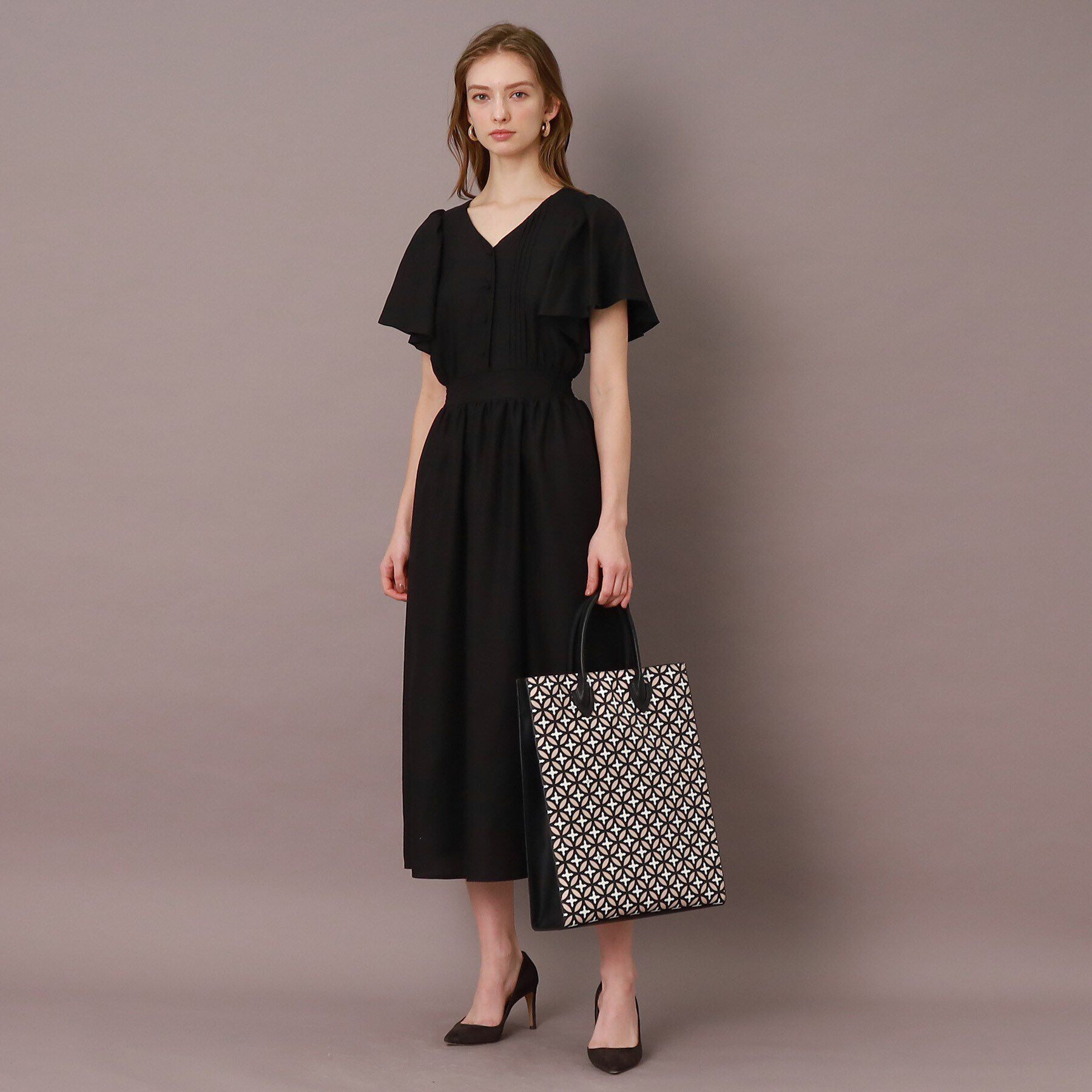 DRESSTERIOR「【袖コンシャス/洗える/ウエストゴム】フレアスリーブウエストシャーリングワンピース」|ワンピース|