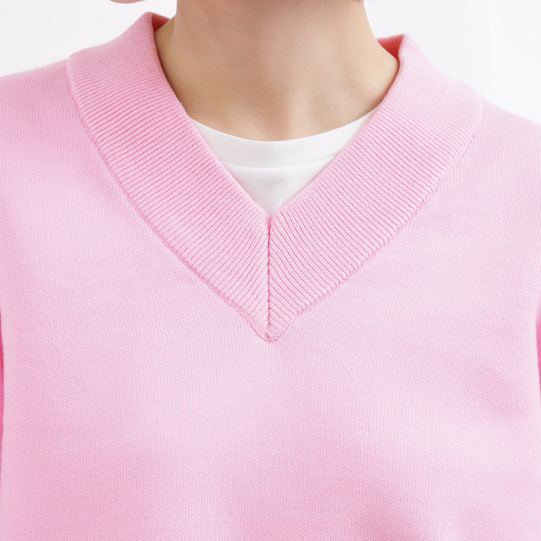 grove「ラフさときれいめを両立する、大人のスウェットライクVネックニット」|ニット・セーター|