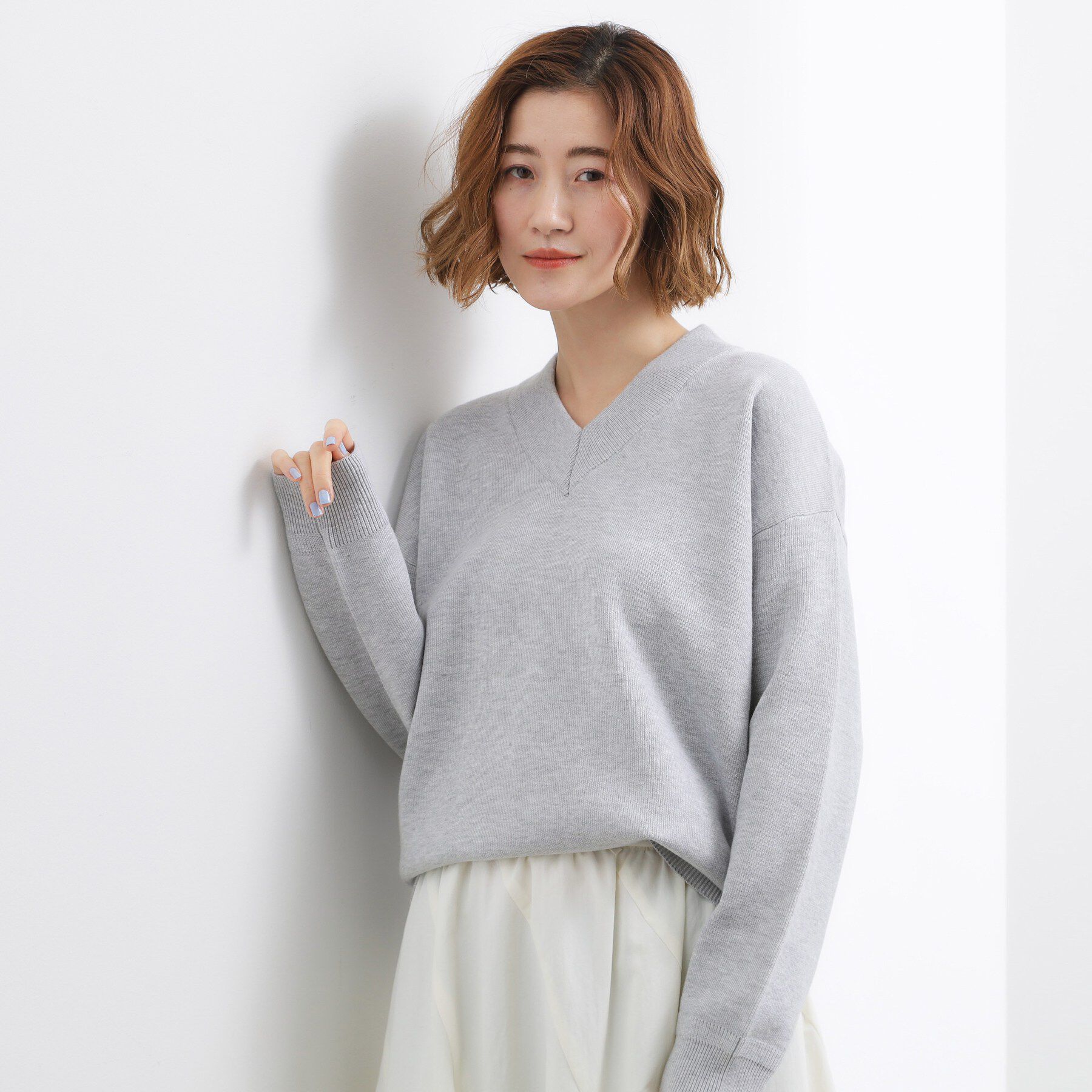 grove「ラフさときれいめを両立する、大人のスウェットライクVネックニット」|ニット・セーター|