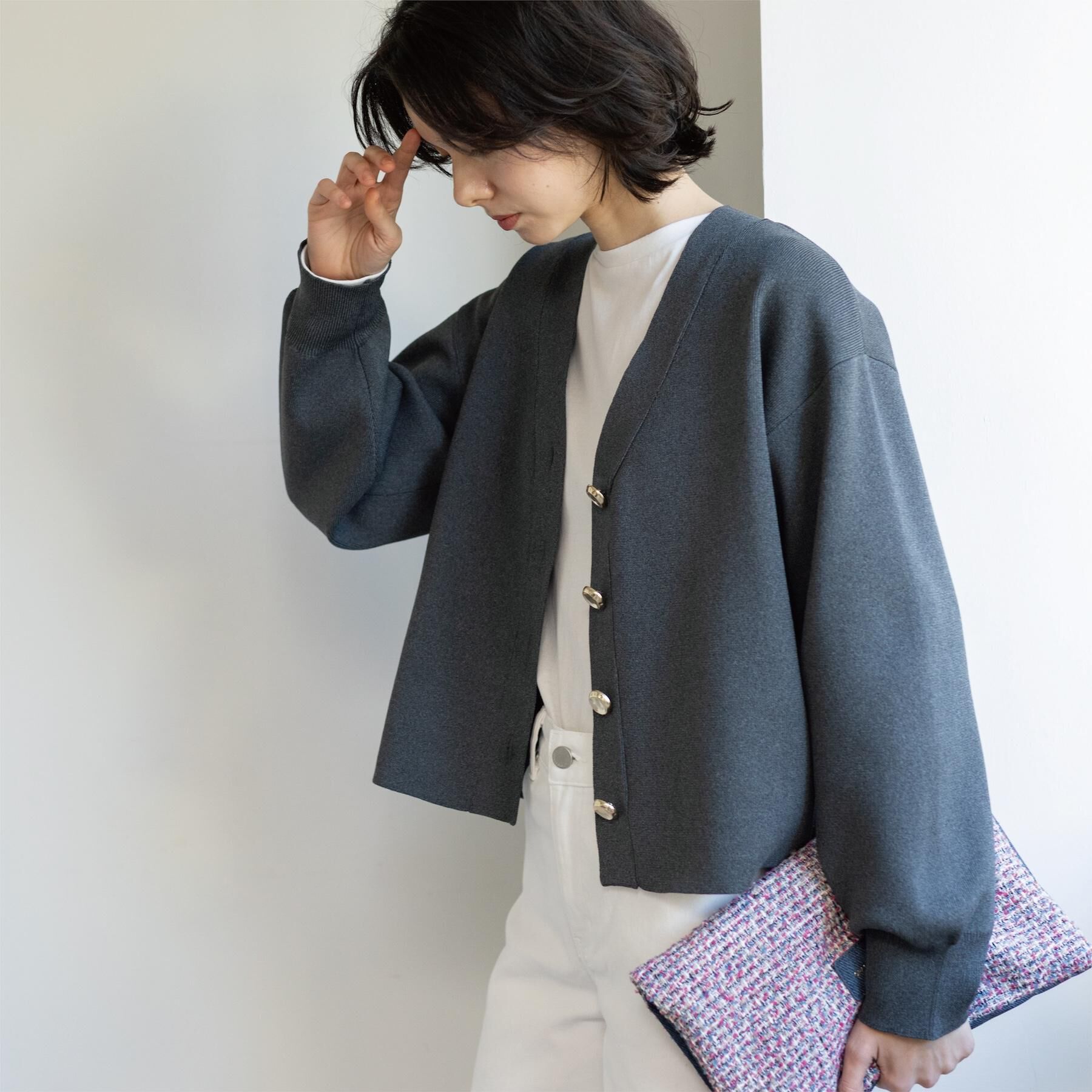 OPAQUE.CLIP「ゴールドビックボタンVネックニットカーディガン【洗濯機OK】」|カーディガン|