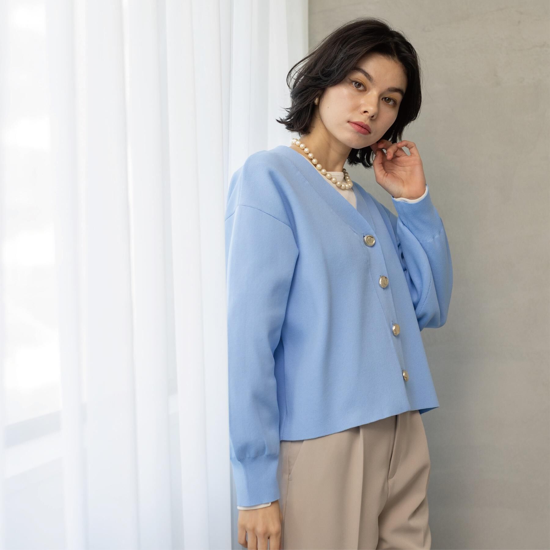 OPAQUE.CLIP「ゴールドビックボタンVネックニットカーディガン【洗濯機OK】」|カーディガン|