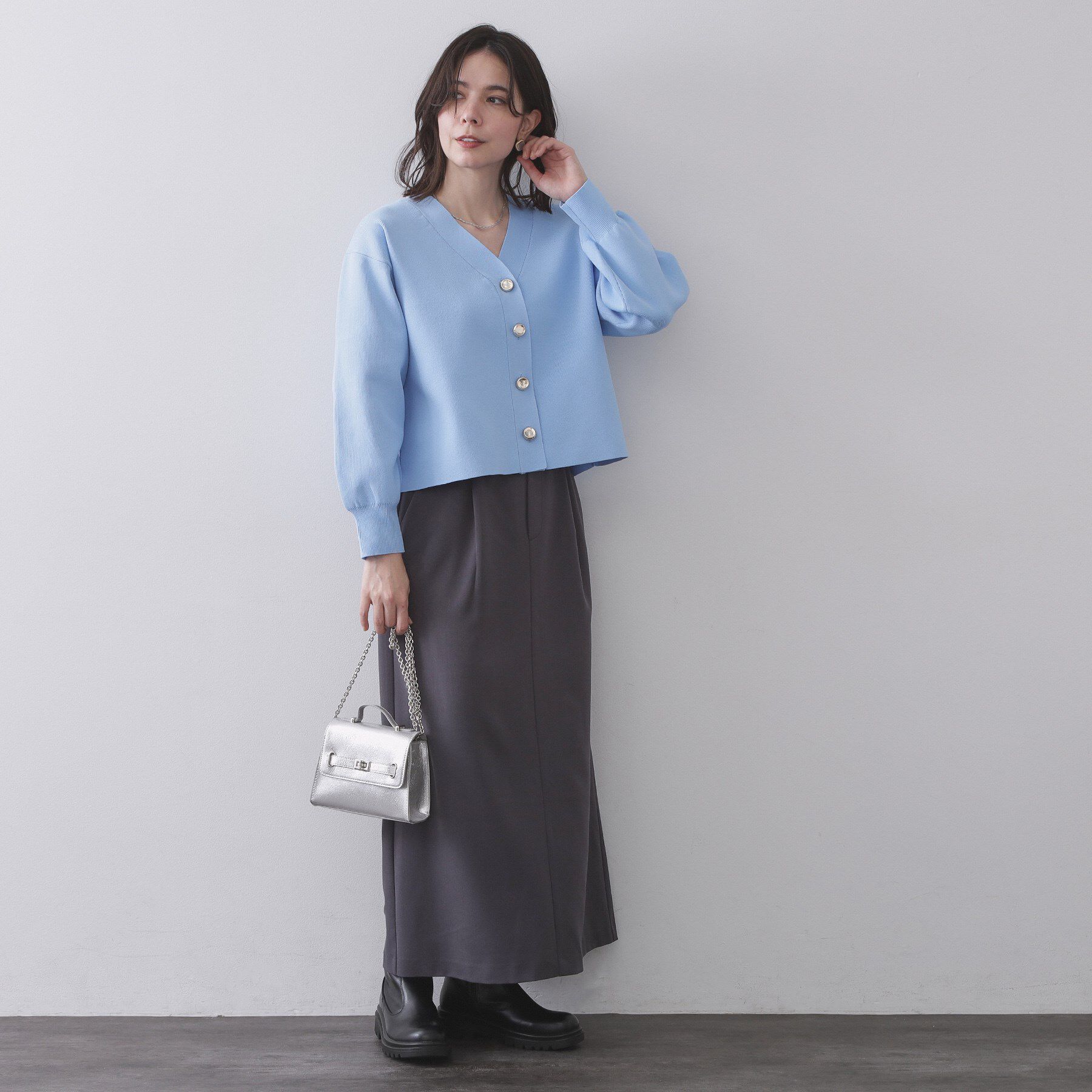 OPAQUE.CLIP「ゴールドビックボタンVネックニットカーディガン【洗濯機OK】」|カーディガン|