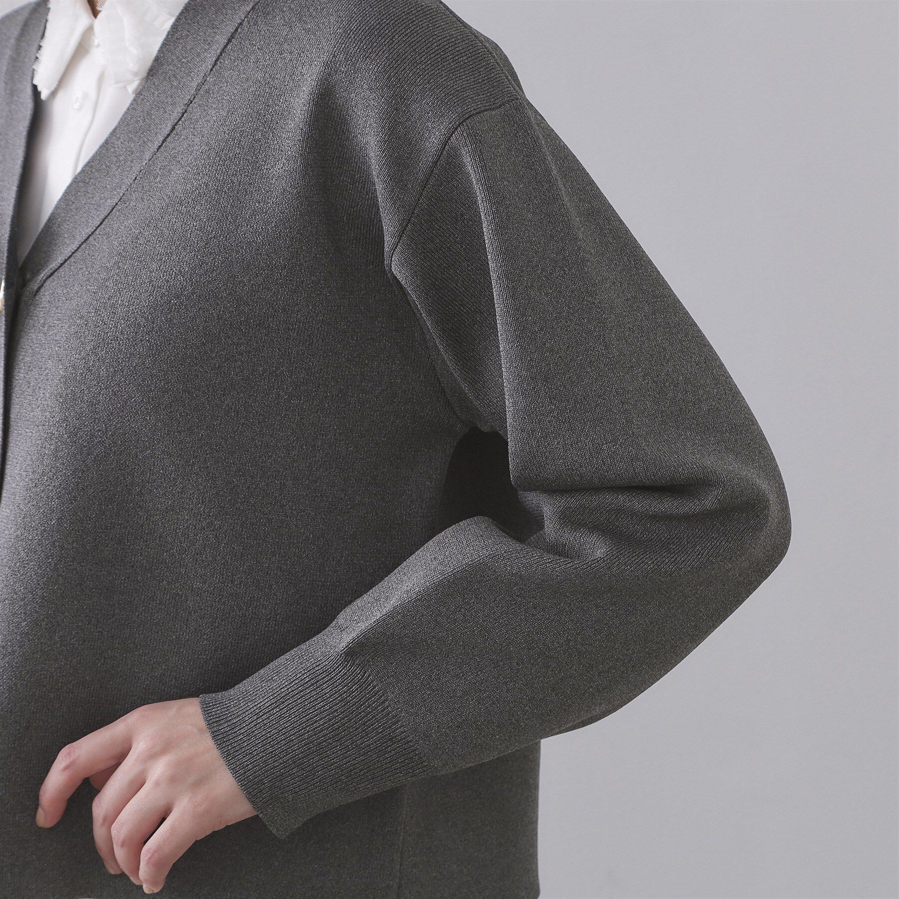 OPAQUE.CLIP「ゴールドビックボタンVネックニットカーディガン【洗濯機OK】」|カーディガン|