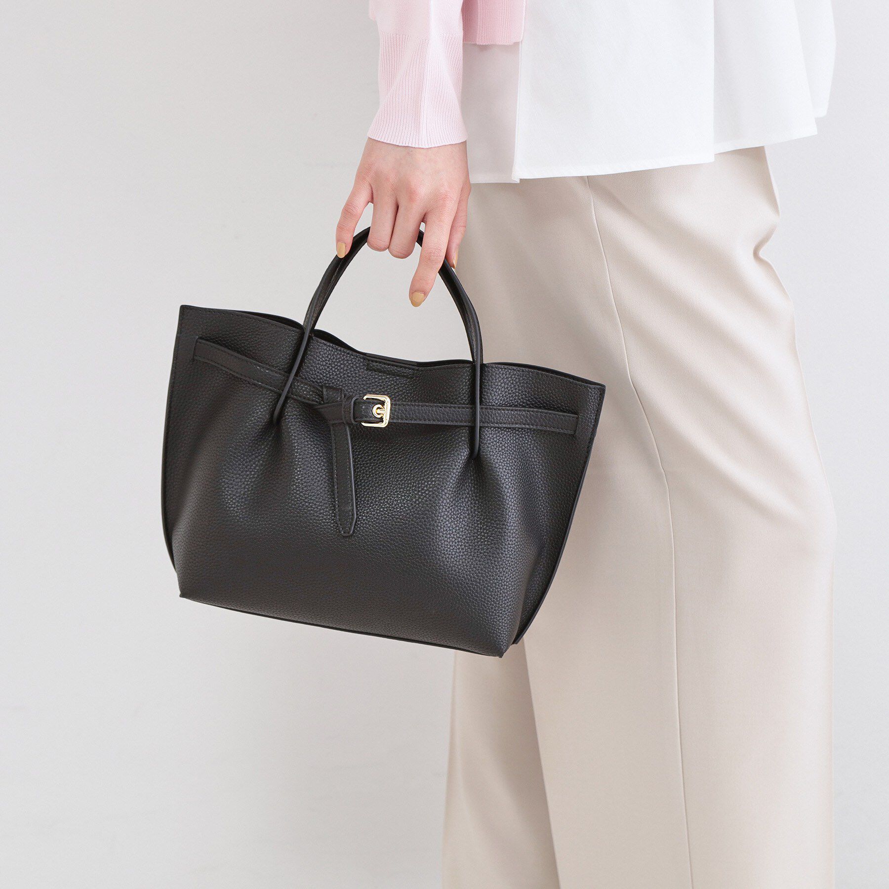 OPAQUE.CLIP「ベルトデザイン軽量シュリンク合皮ミドル」|トートバッグ|ブラック(019)