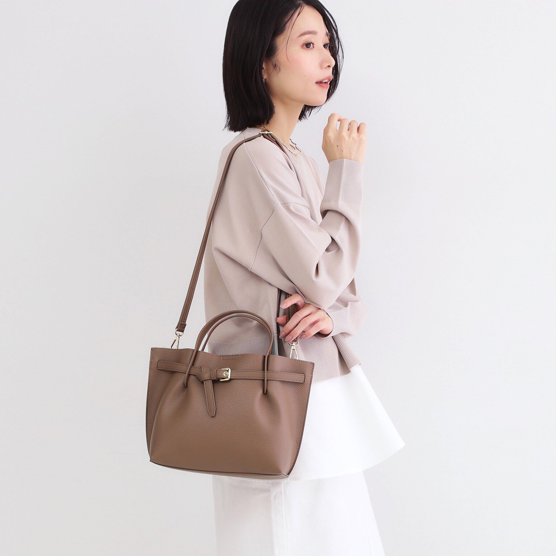 OPAQUE.CLIP「ベルトデザイン軽量シュリンク合皮ミドル」|トートバッグ|ブラウン(043)