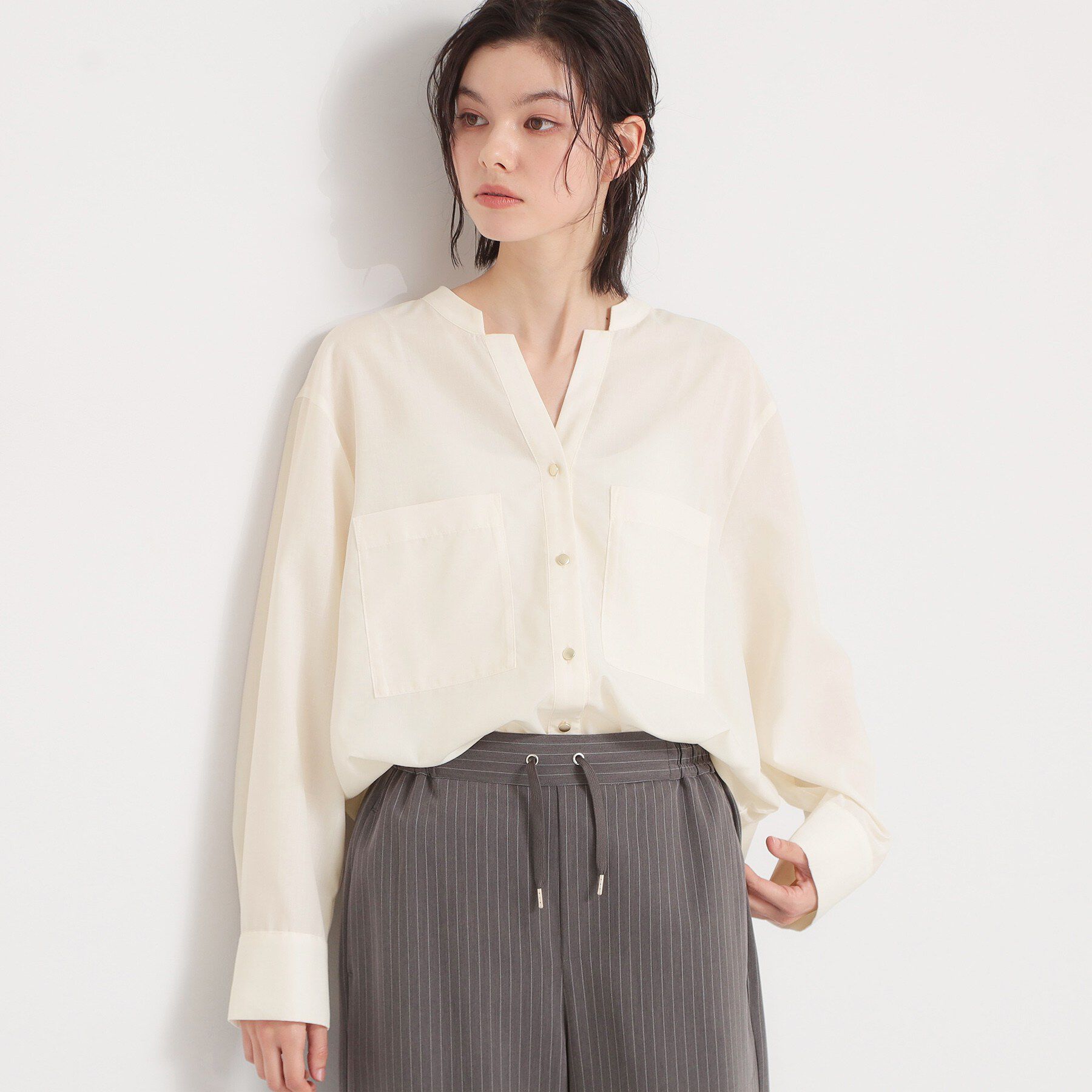 THE SHOP TK「【刻みネックですっきり見え】Wポケット金ボタンシャツ」|シャツ・ブラウス|アイボリー(004)