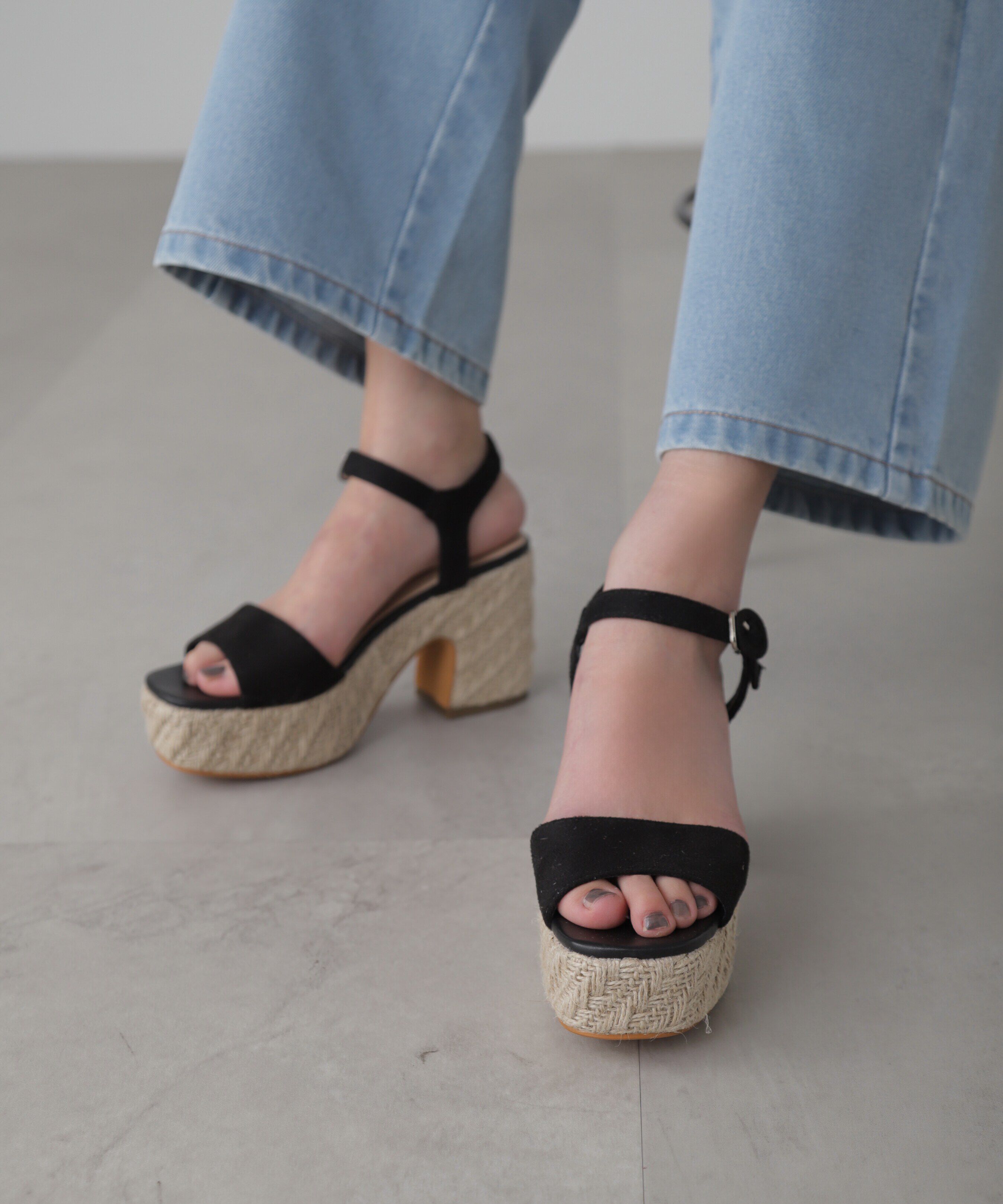  「くるみバックルサンダル」|その他|ブラック