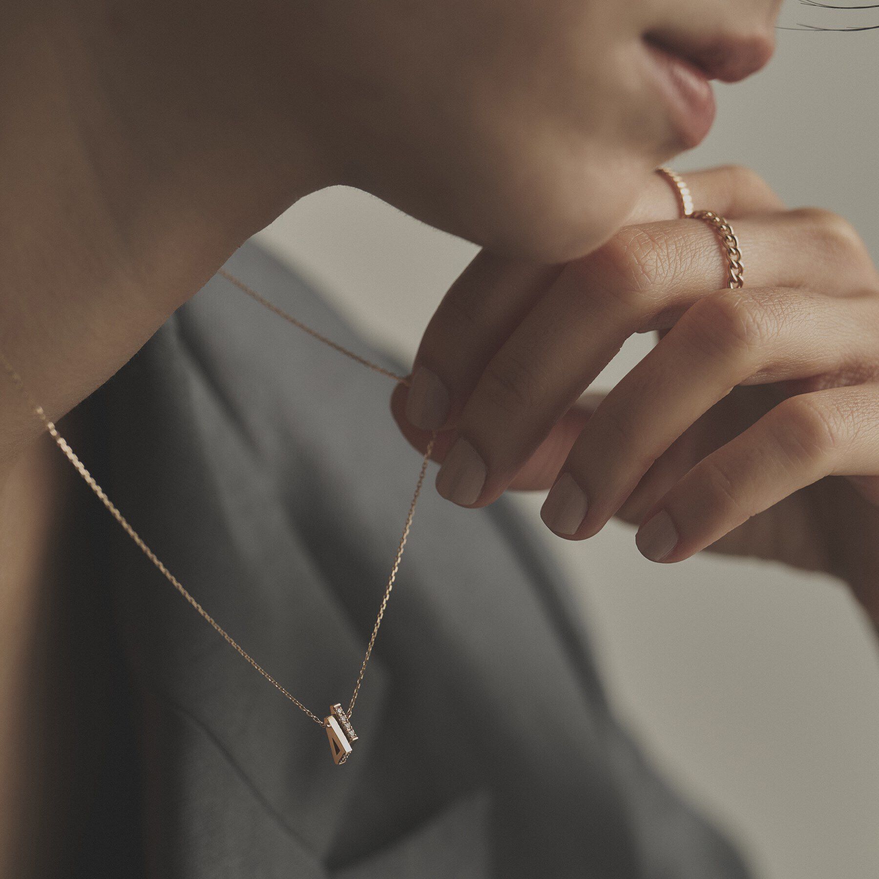 COCOSHNIK「K10ダイヤモンド トライアングルシェイプ ネックレス」|ネックレス|