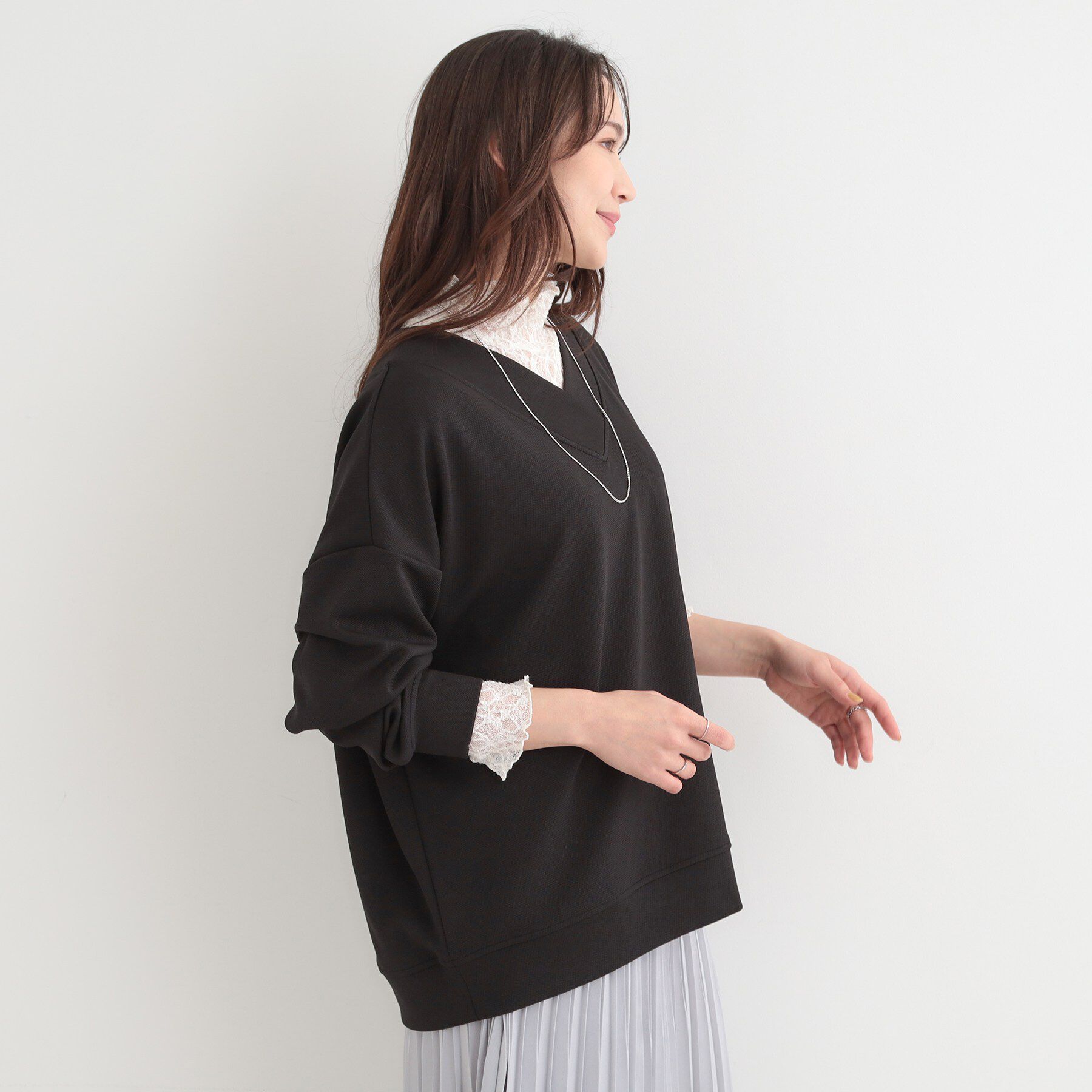 SHOO･LA･RUE「カットツイルVネックトップス」|Tシャツ・カットソー|