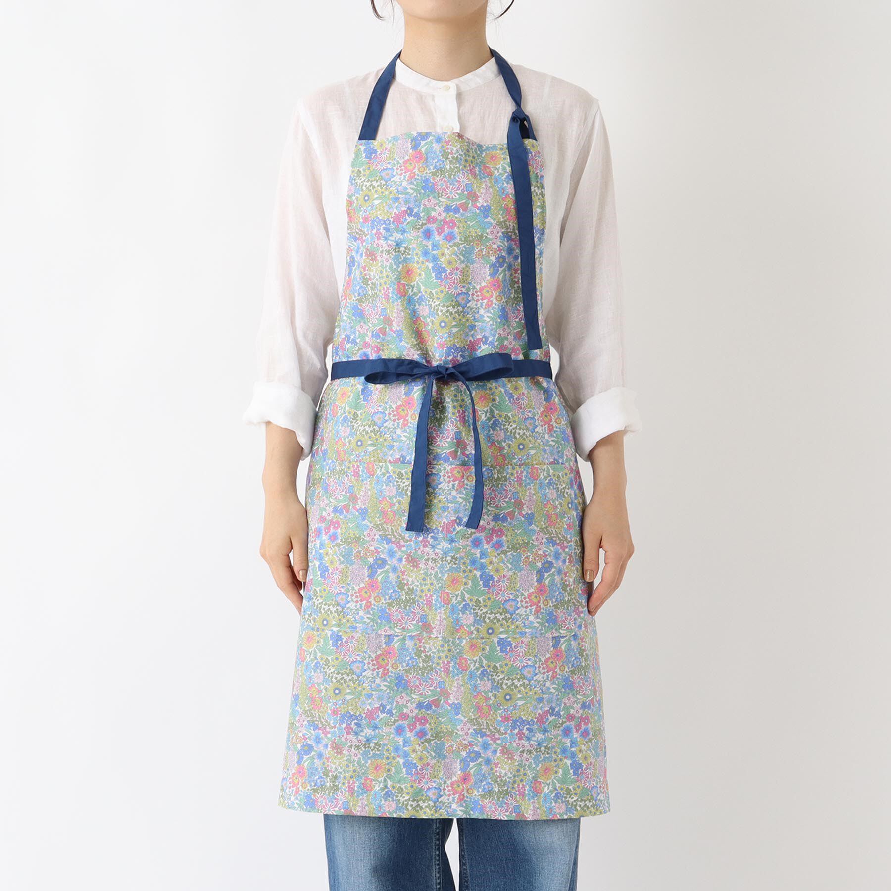 212 KITCHEN STORE「エプロン マーガレットアニー BL ＜フローレットロンドン ＞」|食器・キッチングッズ|