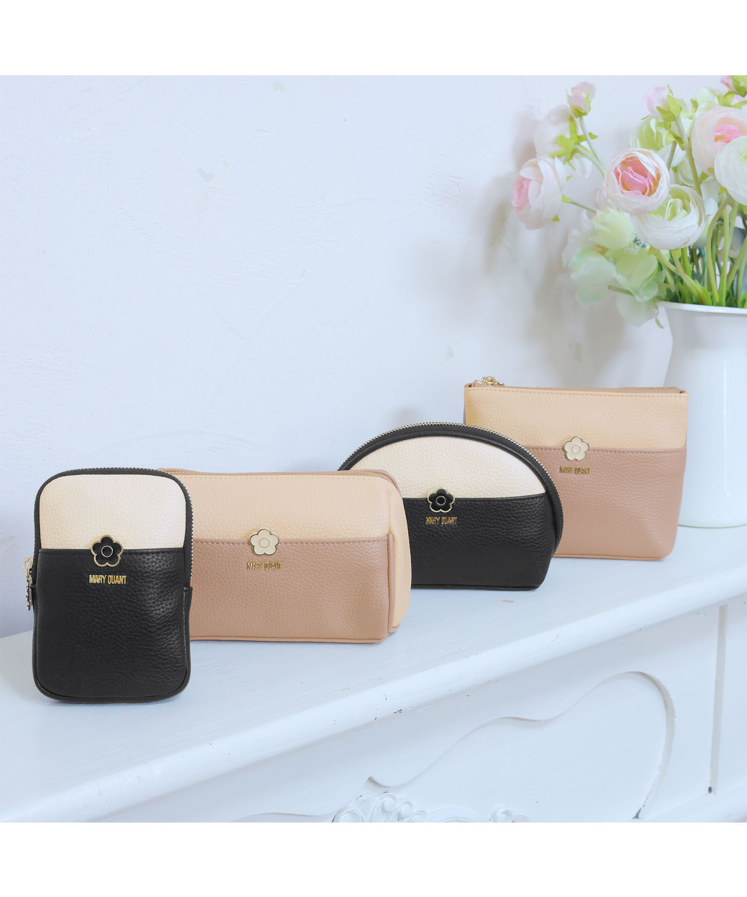 MARY QUANT「バイカラーエポデイジー オーバルポーチ」|ポーチ|