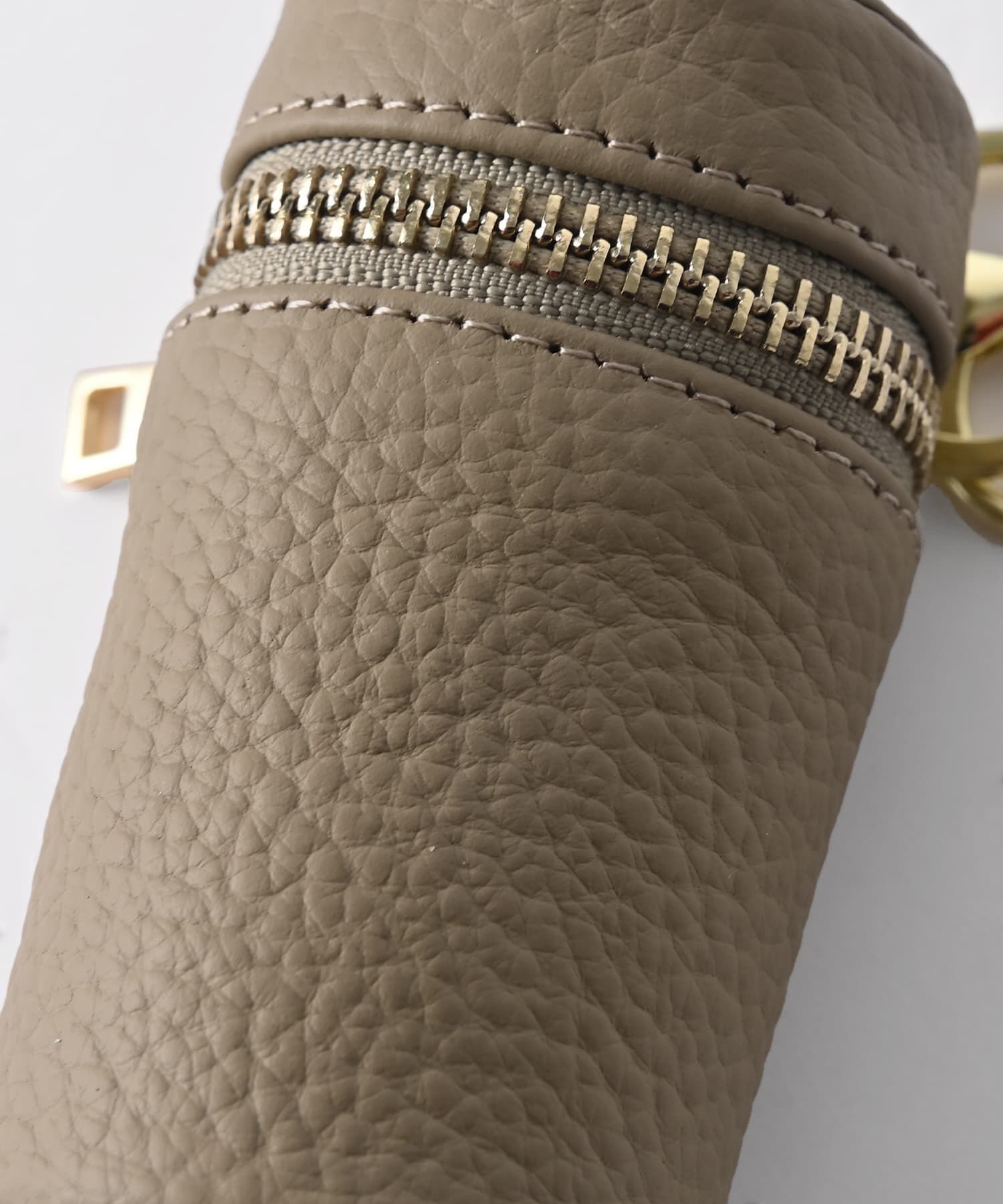 STYLE DELI「【DELI by】ラウンドシェイプ・リアルレザーリップホルダー」|ポーチ|