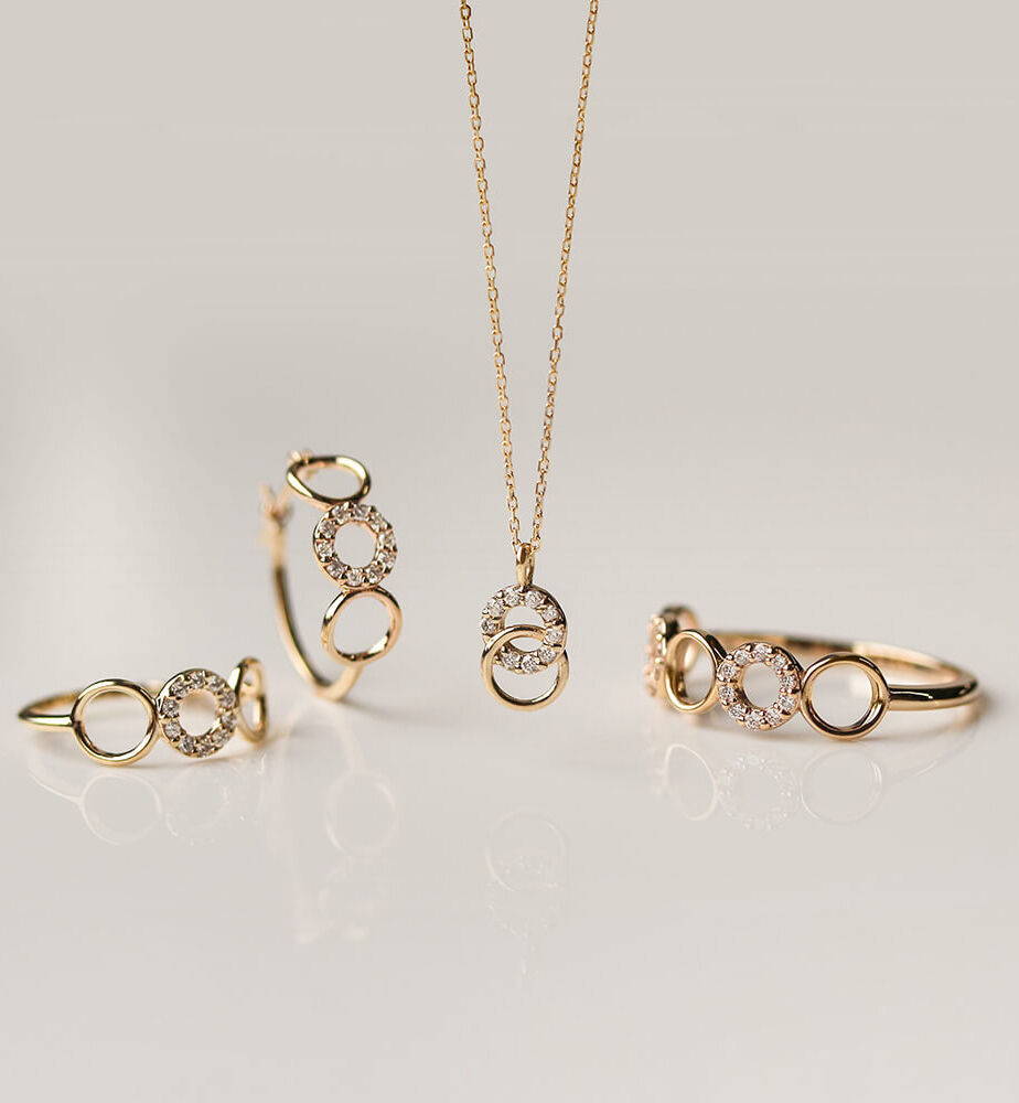  「ダイヤモンド スナップ フープ ピアス | K10YG 〈パピヨット〉」|ピアス|